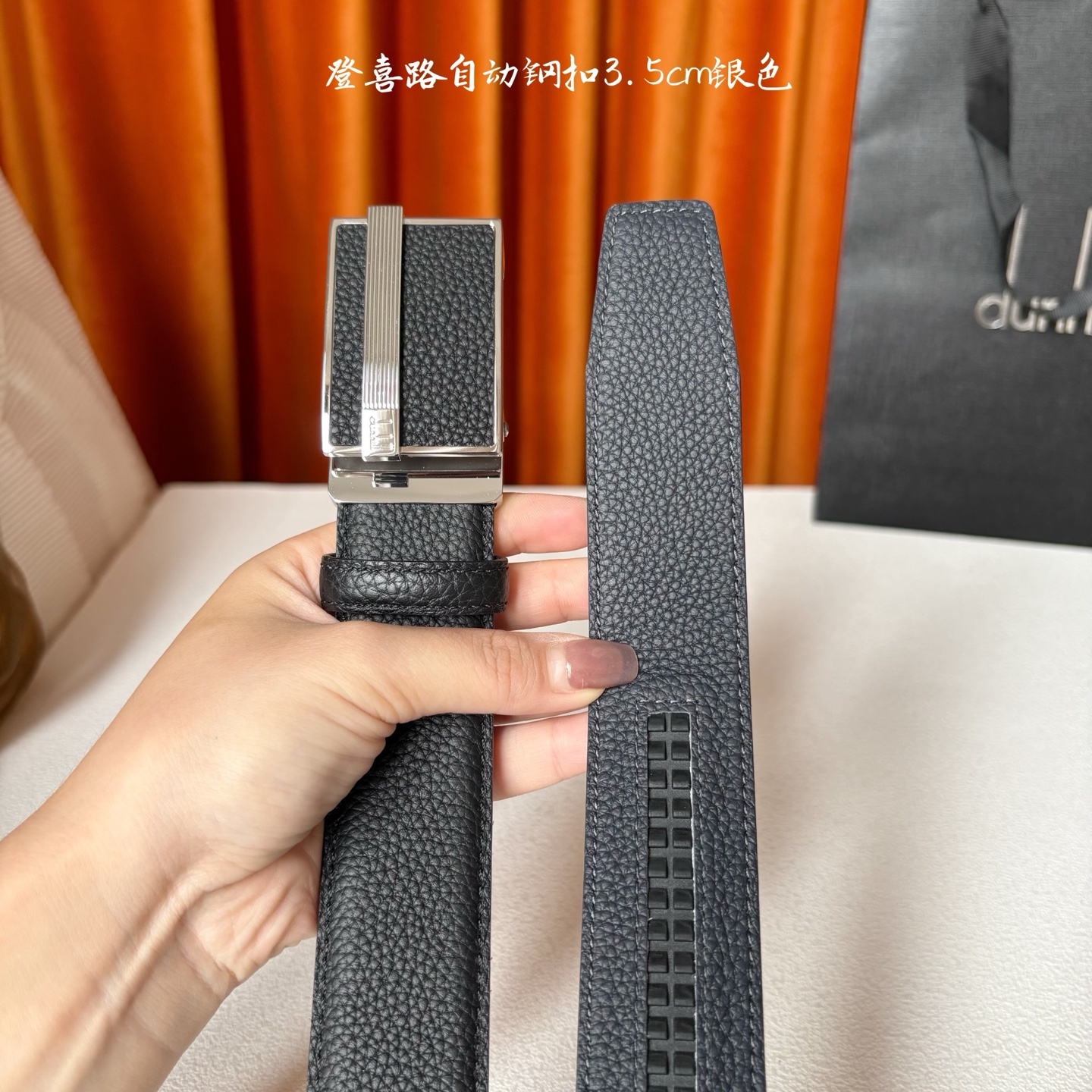 Dunhill登喜路35毫米自动腰带，滑扣式设计，精工制作，彰显经典男性魅力。