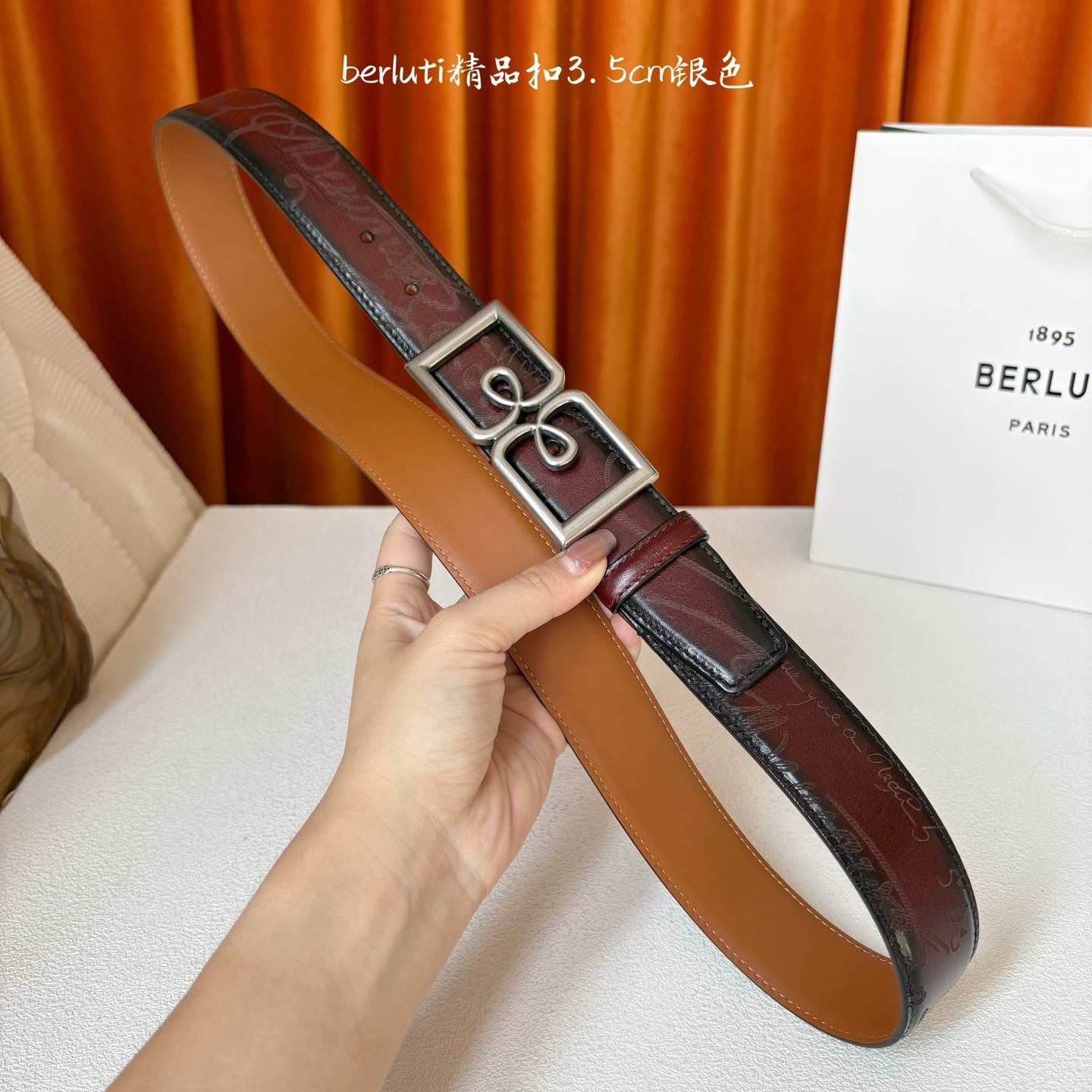 伯尔鲁帝 〖 Berluti 〗:采用意大利Venezia皮革和Patina古法染色工艺双面顶级头层小牛