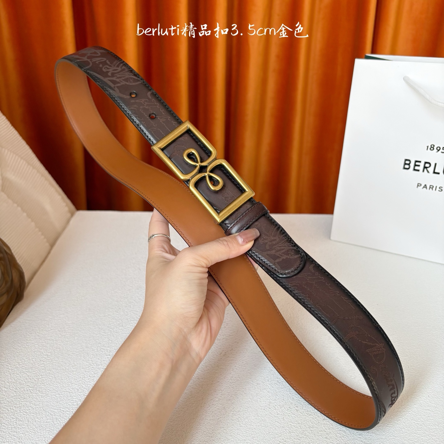 伯尔鲁帝 〖 Berluti 〗:采用意大利Venezia皮革和Patina古法染色工艺双面顶级头层小牛