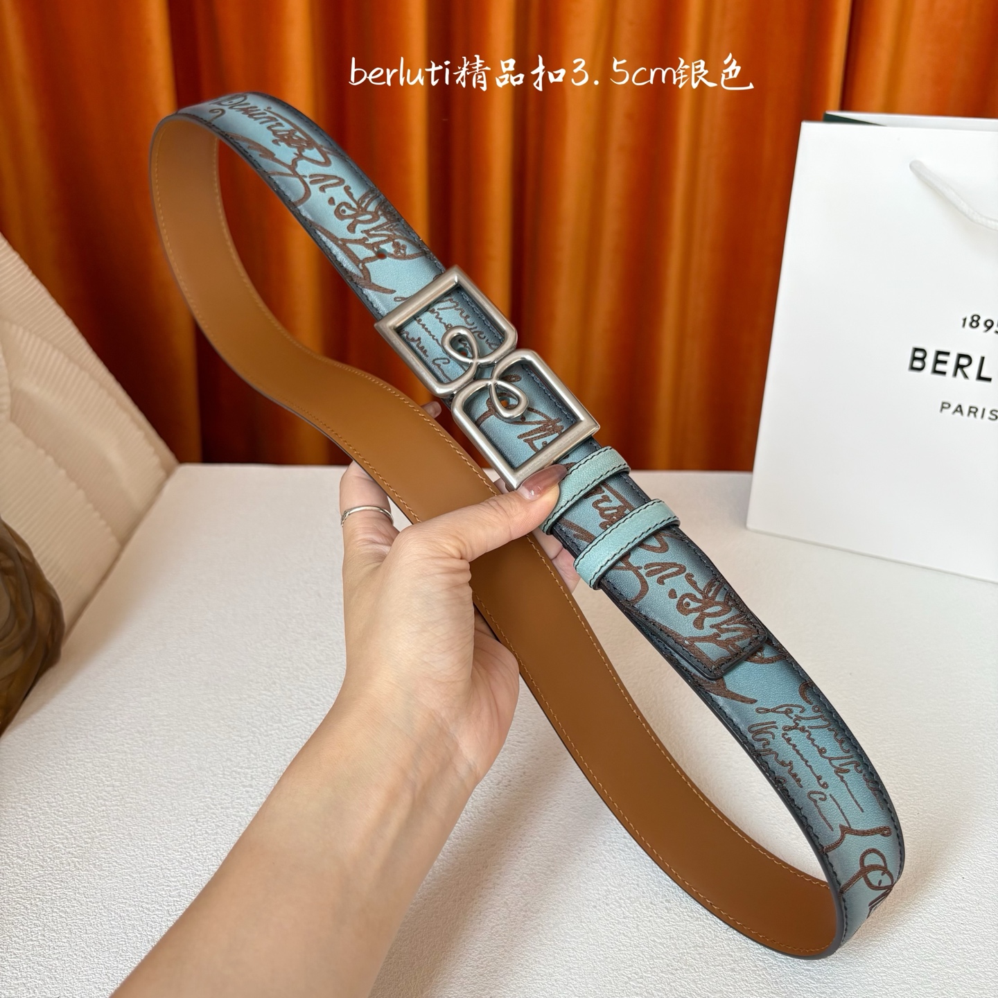 伯尔鲁帝 〖 Berluti 〗:采用意大利Venezia皮革和Patina古法染色工艺双面顶级头层小牛