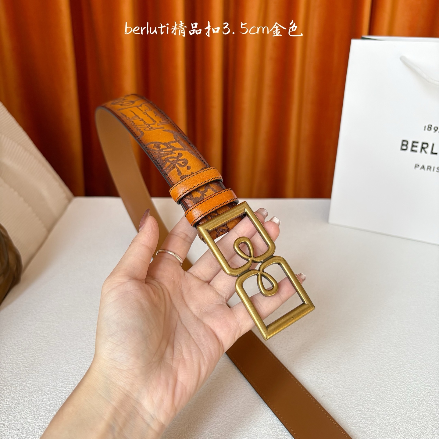 伯尔鲁帝 〖 Berluti 〗:采用意大利Venezia皮革和Patina古法染色工艺双面顶级头层小牛