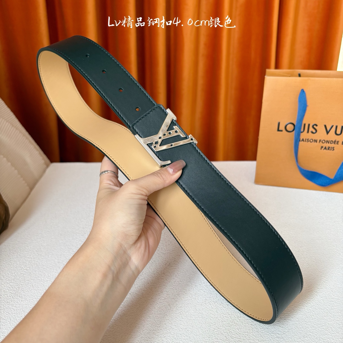 【LOUIS VUITTON】：经典原单品质，经典平纹面配原版平纹底，搭配原单精品钢扣，精工制作，细节看