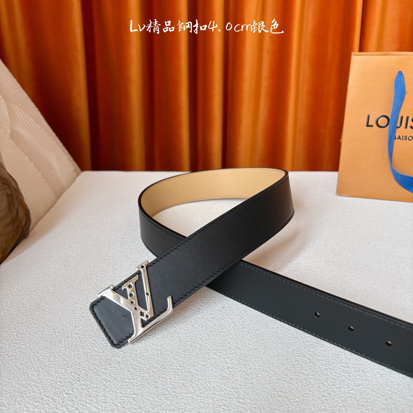 【LOUIS VUITTON】：经典原单品质，经典平纹面配原版平纹底，搭配原单精品钢扣，精工制作，细节看