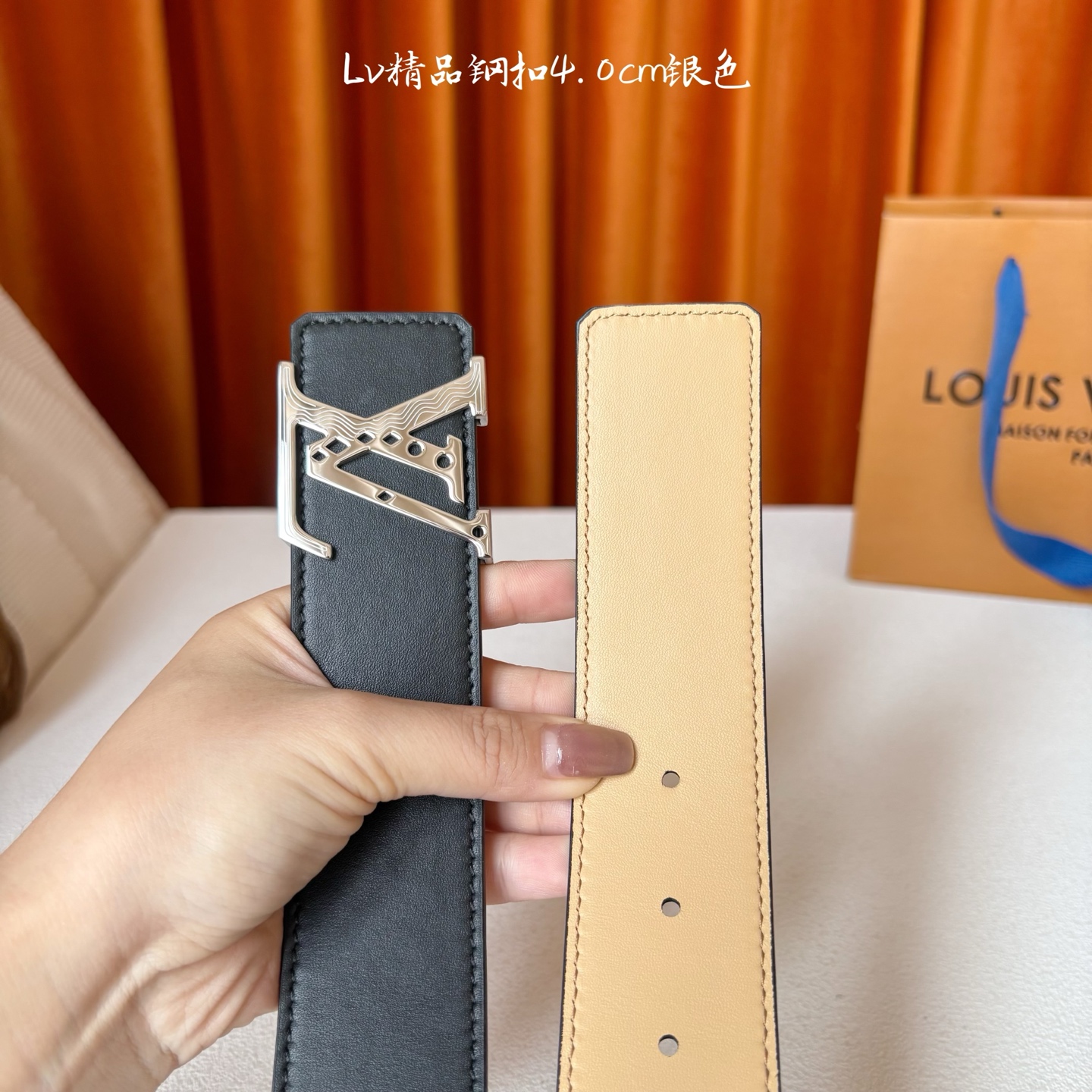 【LOUIS VUITTON】：经典原单品质，经典平纹面配原版平纹底，搭配原单精品钢扣，精工制作，细节看