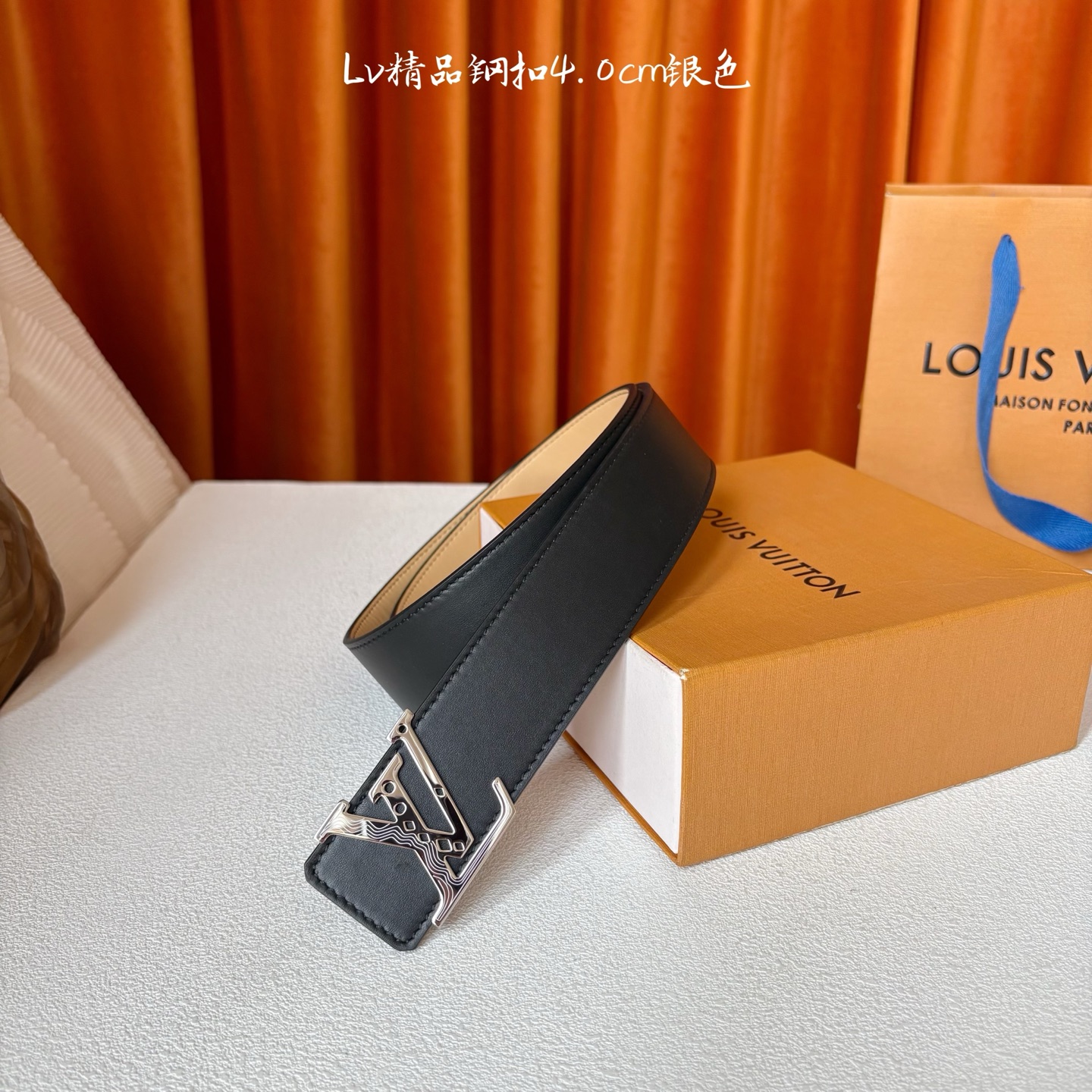 【LOUIS VUITTON】：经典原单品质，经典平纹面配原版平纹底，搭配原单精品钢扣，精工制作，细节看