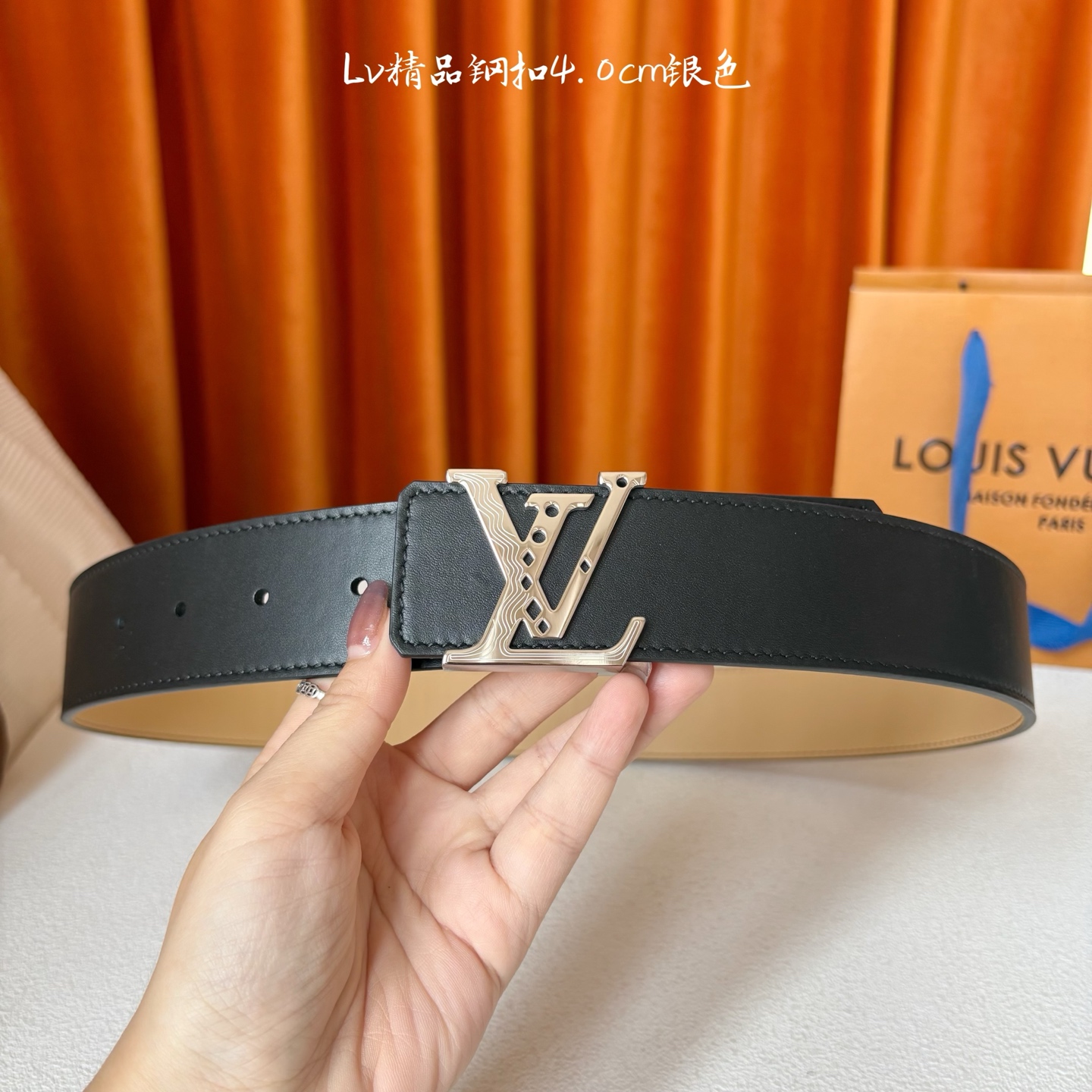 【LOUIS VUITTON】：经典原单品质，经典平纹面配原版平纹底，搭配原单精品钢扣，精工制作，细节看