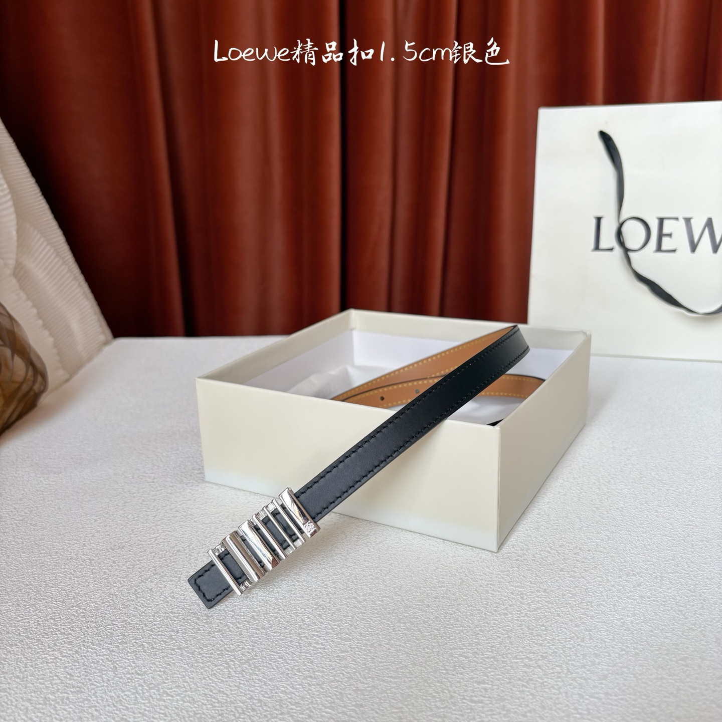 Loewe经典牛皮革腰带，亮面LOEWE几何腰带扣。宽1.5cm，ZP开发，细节精致。罗意威这款皮带旁人
