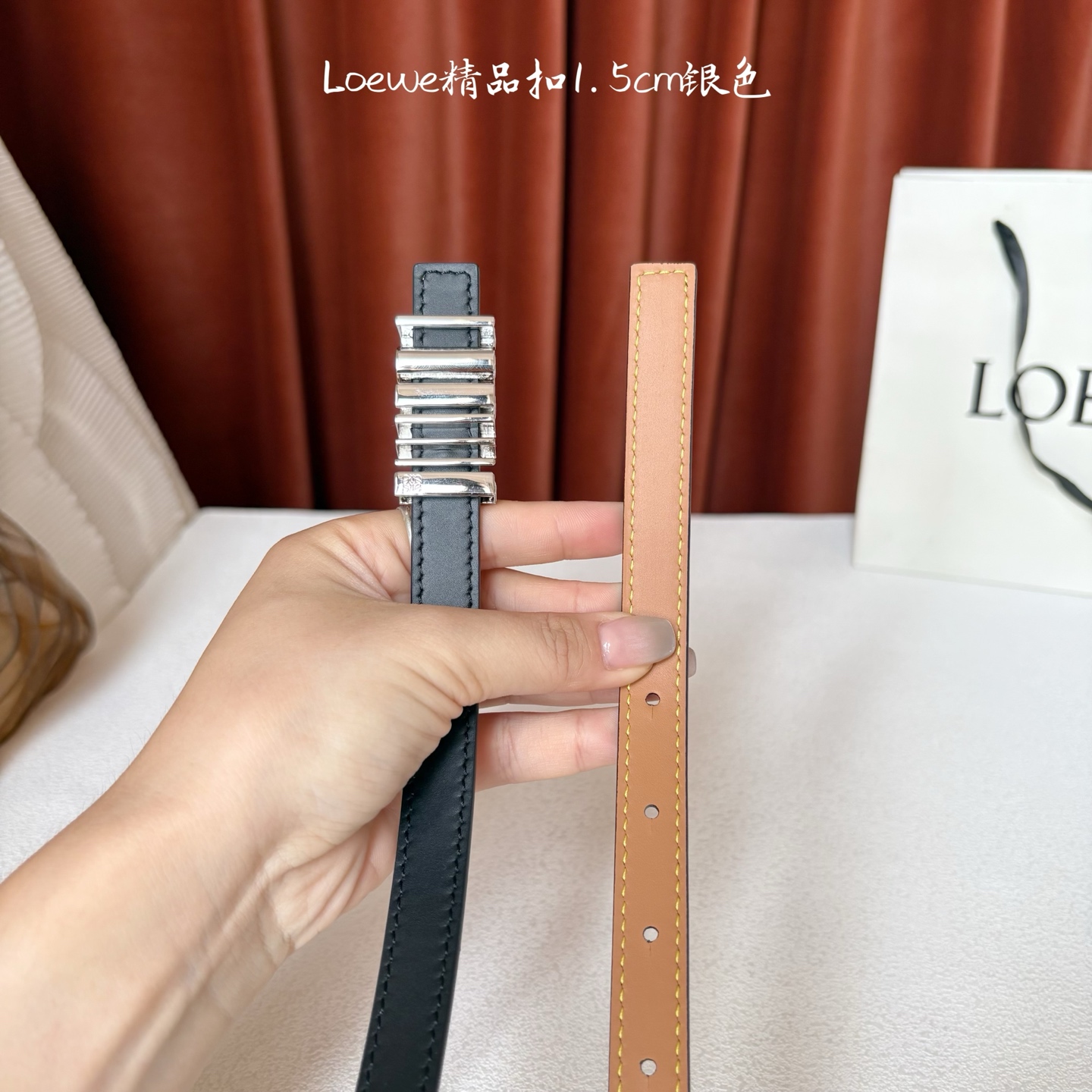 Loewe经典牛皮革腰带，亮面LOEWE几何腰带扣。宽1.5cm，ZP开发，细节精致。罗意威这款皮带旁人