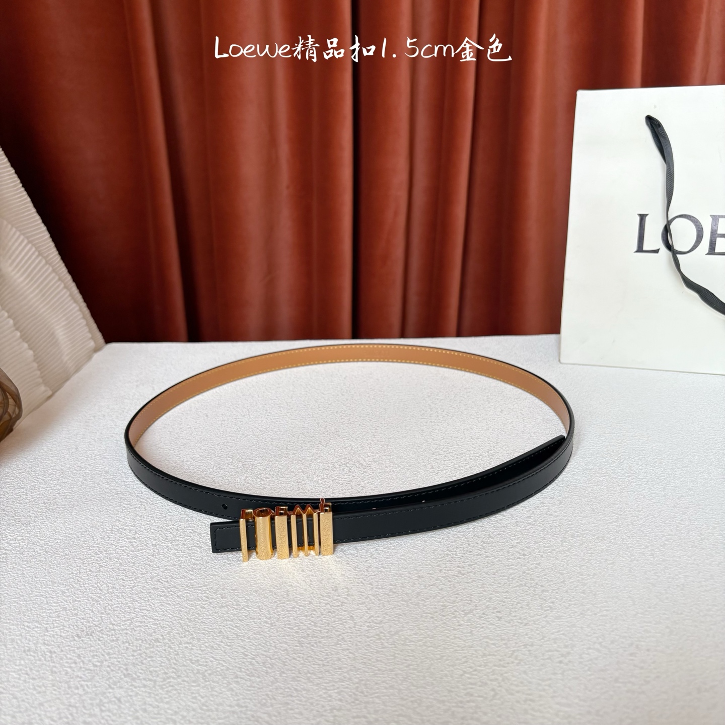 Loewe经典牛皮革腰带，亮面LOEWE几何腰带扣。宽1.5cm，ZP开发，细节精致。罗意威这款皮带旁人