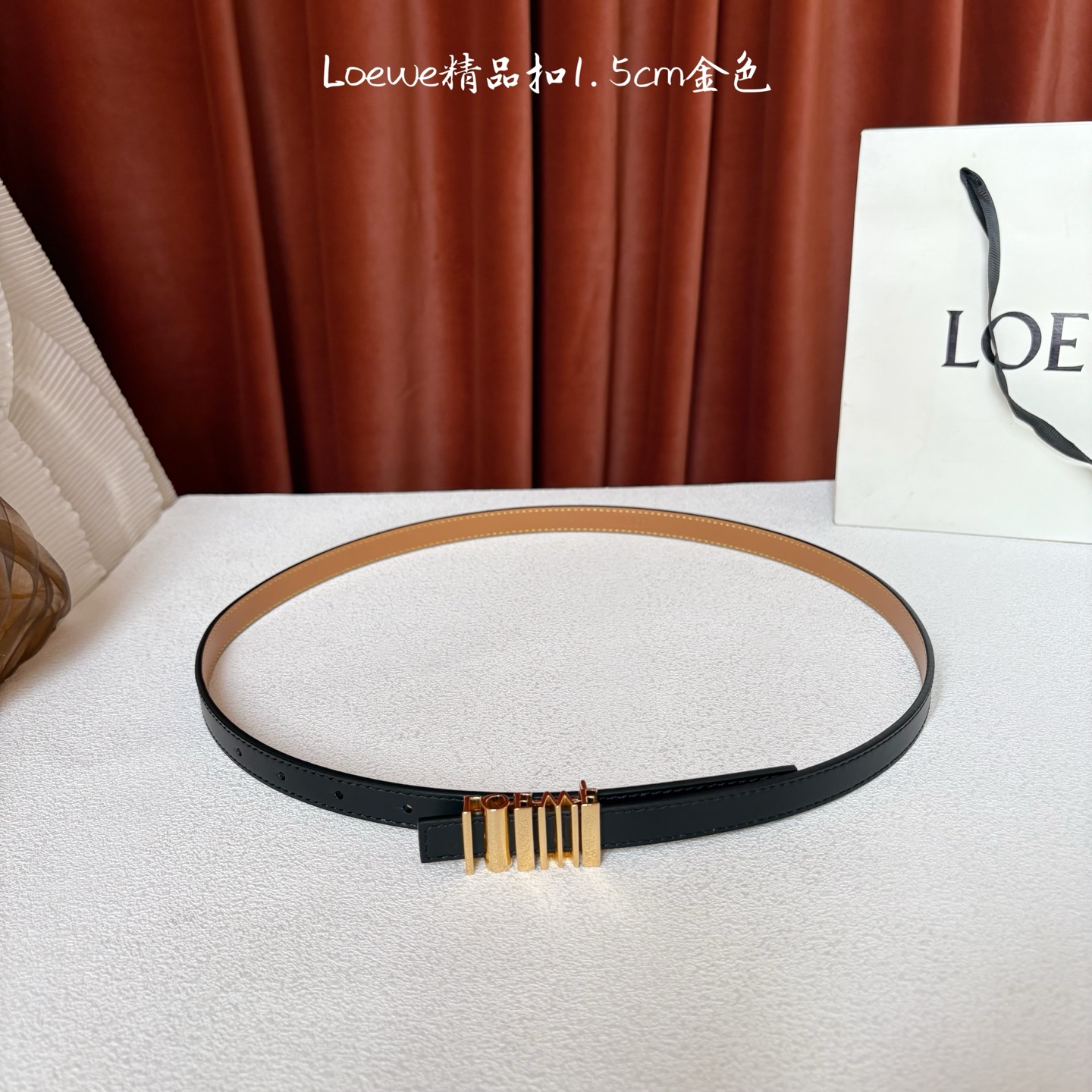 Loewe经典牛皮革腰带，亮面LOEWE几何腰带扣。宽1.5cm，ZP开发，细节精致。罗意威这款皮带旁人