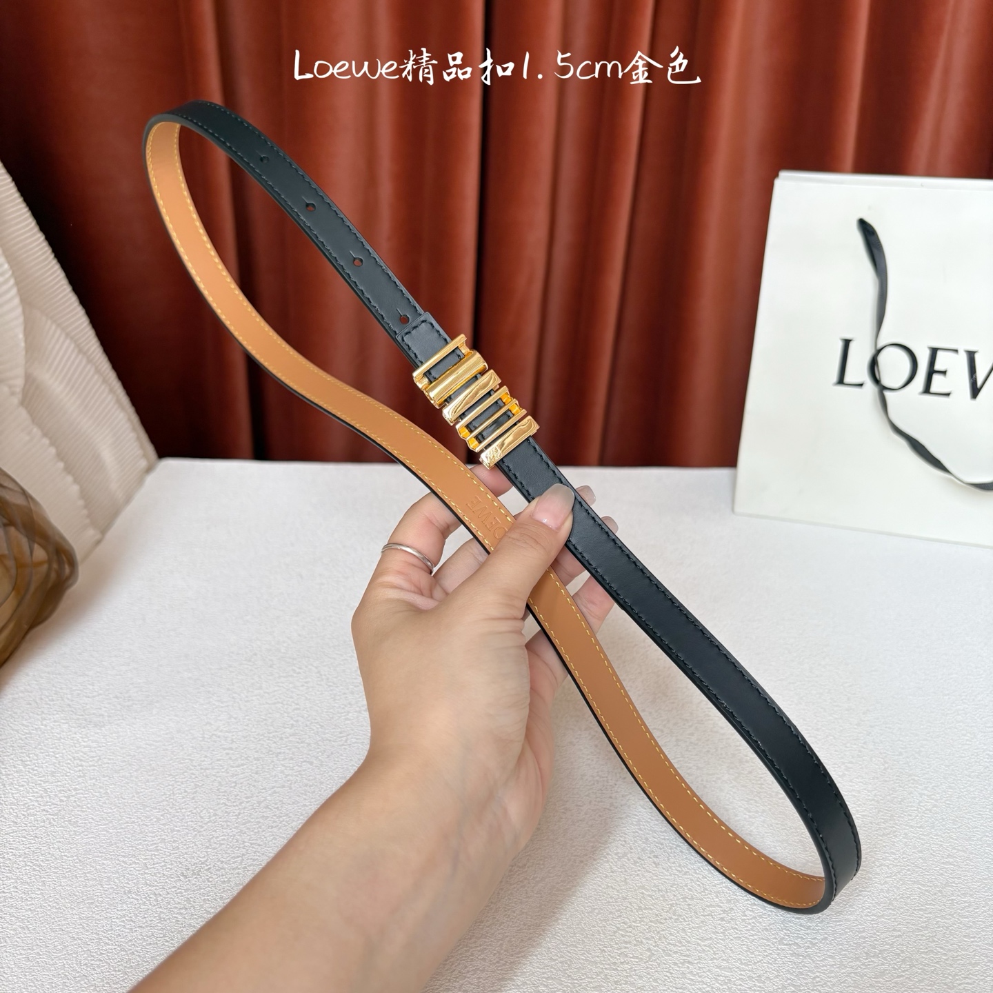 Loewe经典牛皮革腰带，亮面LOEWE几何腰带扣。宽1.5cm，ZP开发，细节精致。罗意威这款皮带旁人