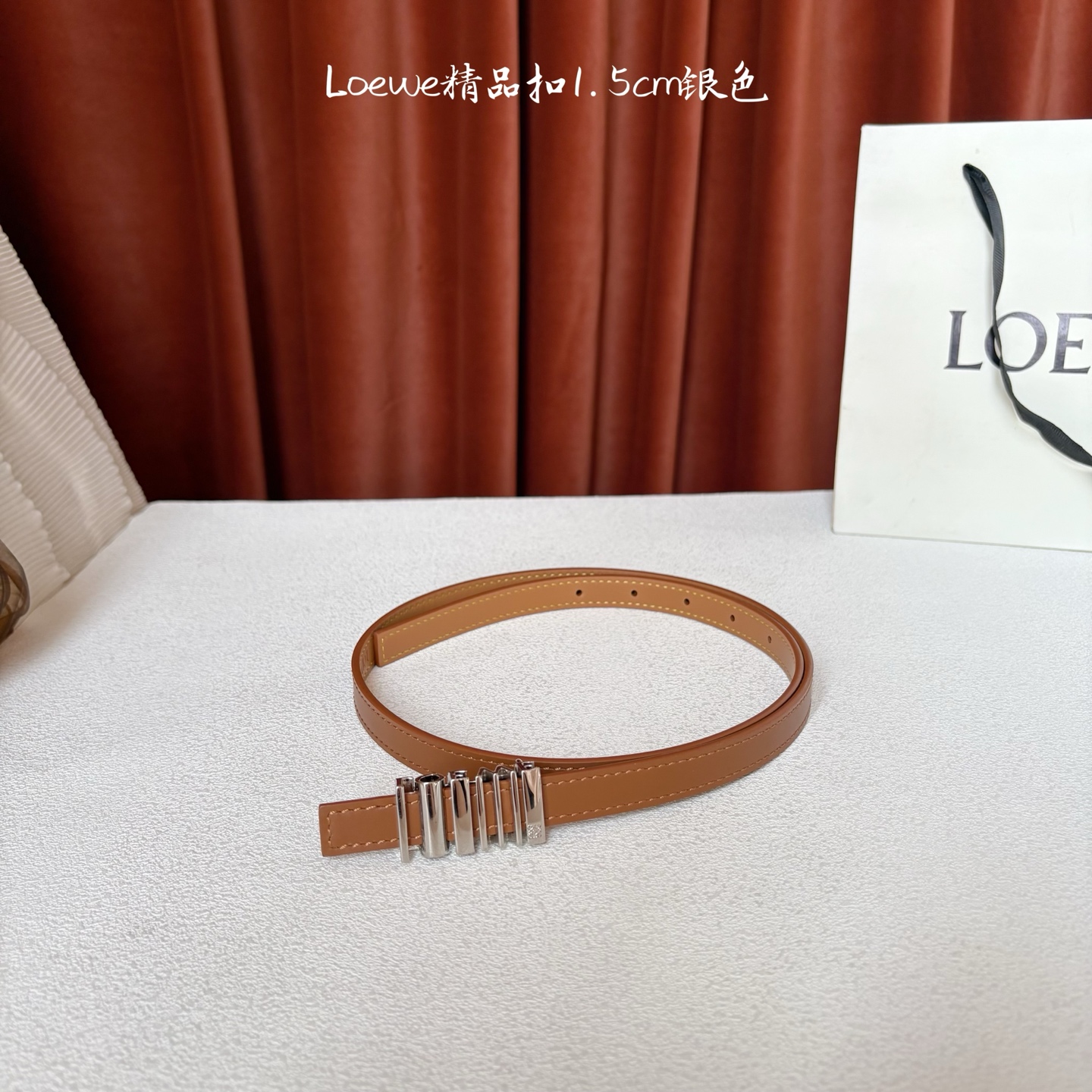 Loewe经典牛皮革腰带，亮面LOEWE几何腰带扣。宽1.5cm，ZP开发，细节精致。罗意威这款皮带旁人