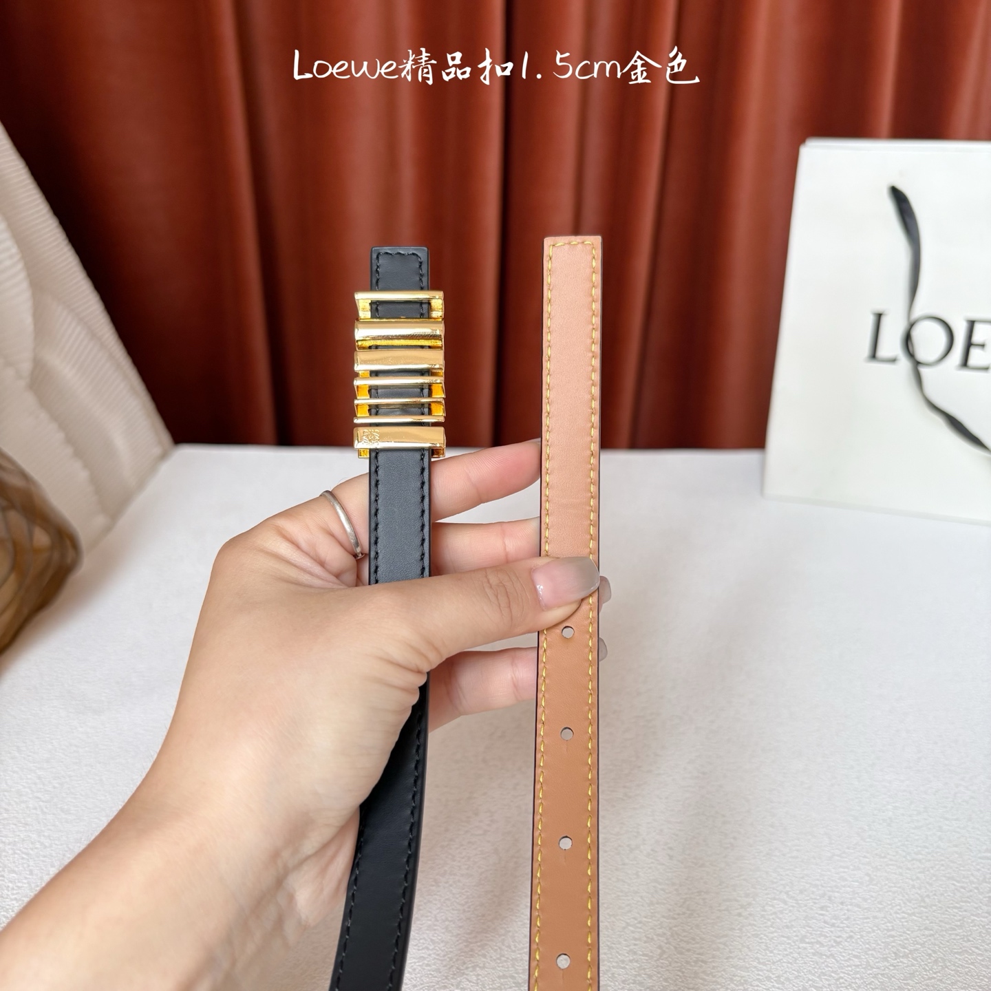 Loewe经典牛皮革腰带，亮面LOEWE几何腰带扣。宽1.5cm，ZP开发，细节精致。罗意威这款皮带旁人