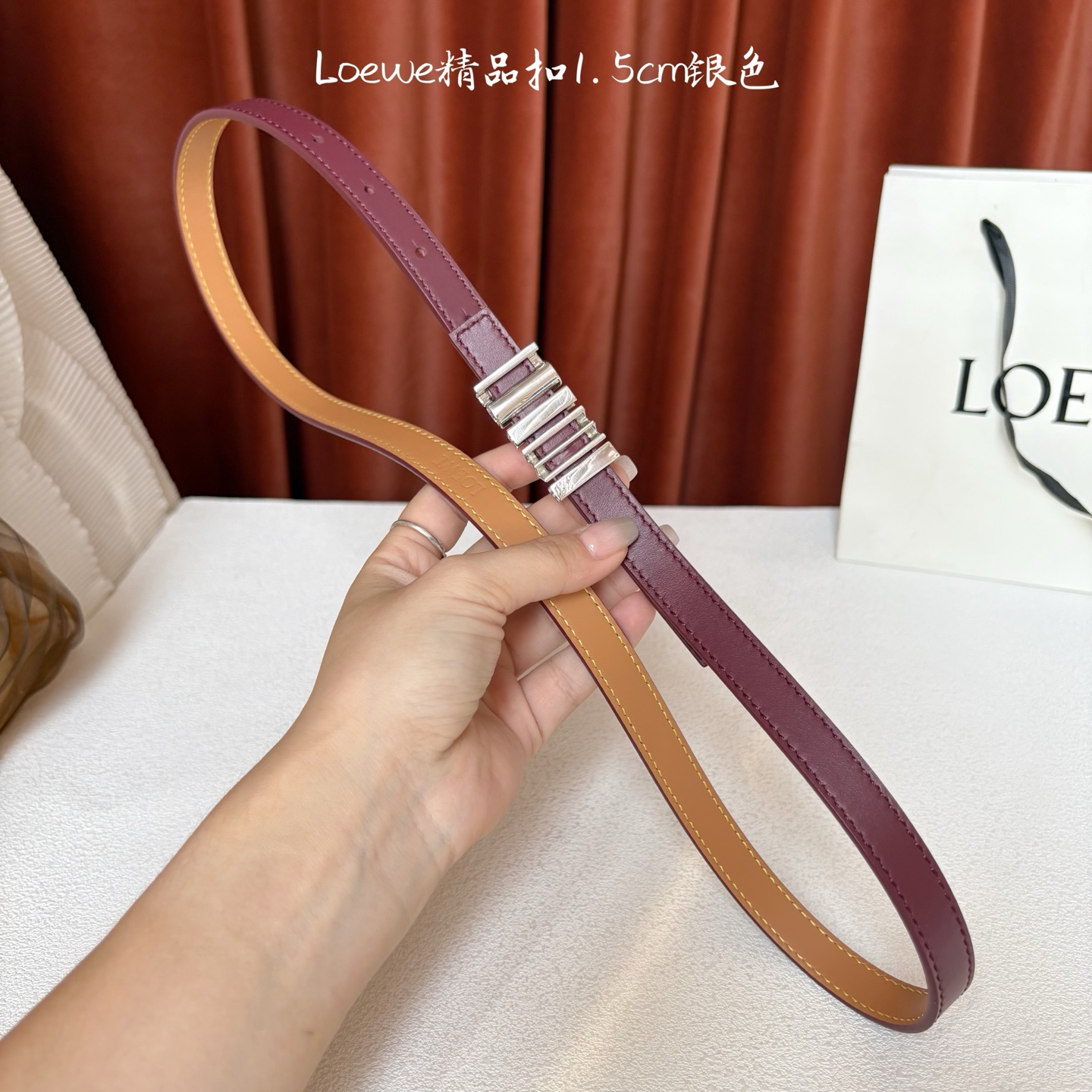 Loewe经典牛皮革腰带，亮面LOEWE几何腰带扣。宽1.5cm，ZP开发，细节精致。罗意威这款皮带旁人