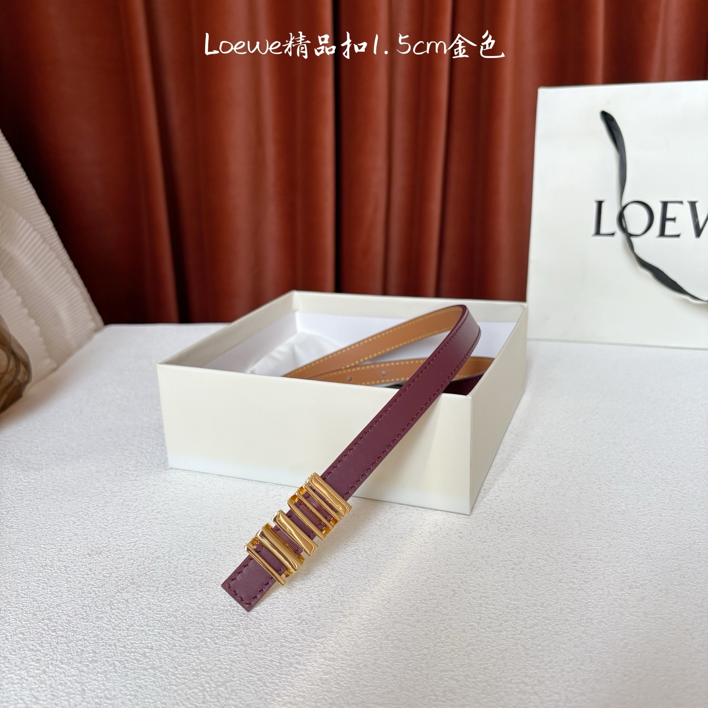 Loewe经典牛皮革腰带，亮面LOEWE几何腰带扣。宽1.5cm，ZP开发，细节精致。罗意威这款皮带旁人