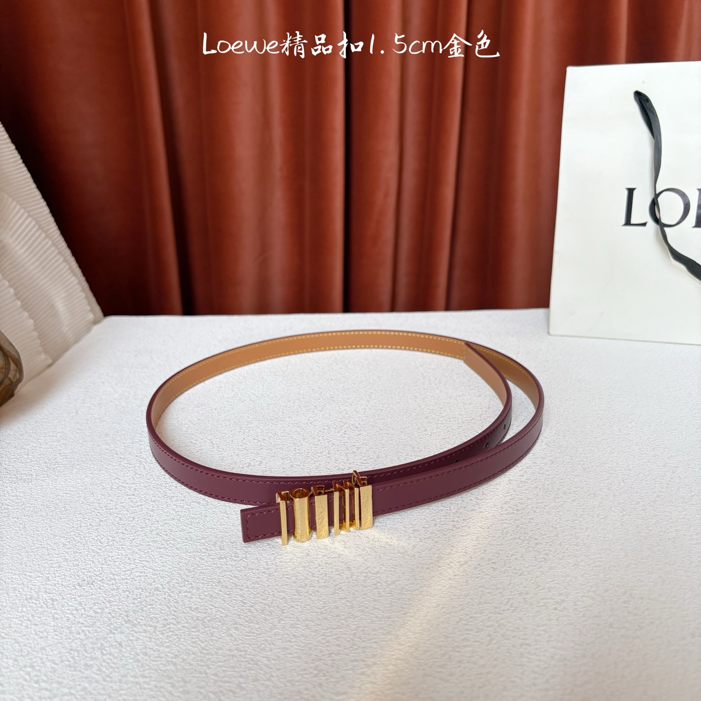 Loewe经典牛皮革腰带，亮面LOEWE几何腰带扣。宽1.5cm，ZP开发，细节精致。罗意威这款皮带旁人