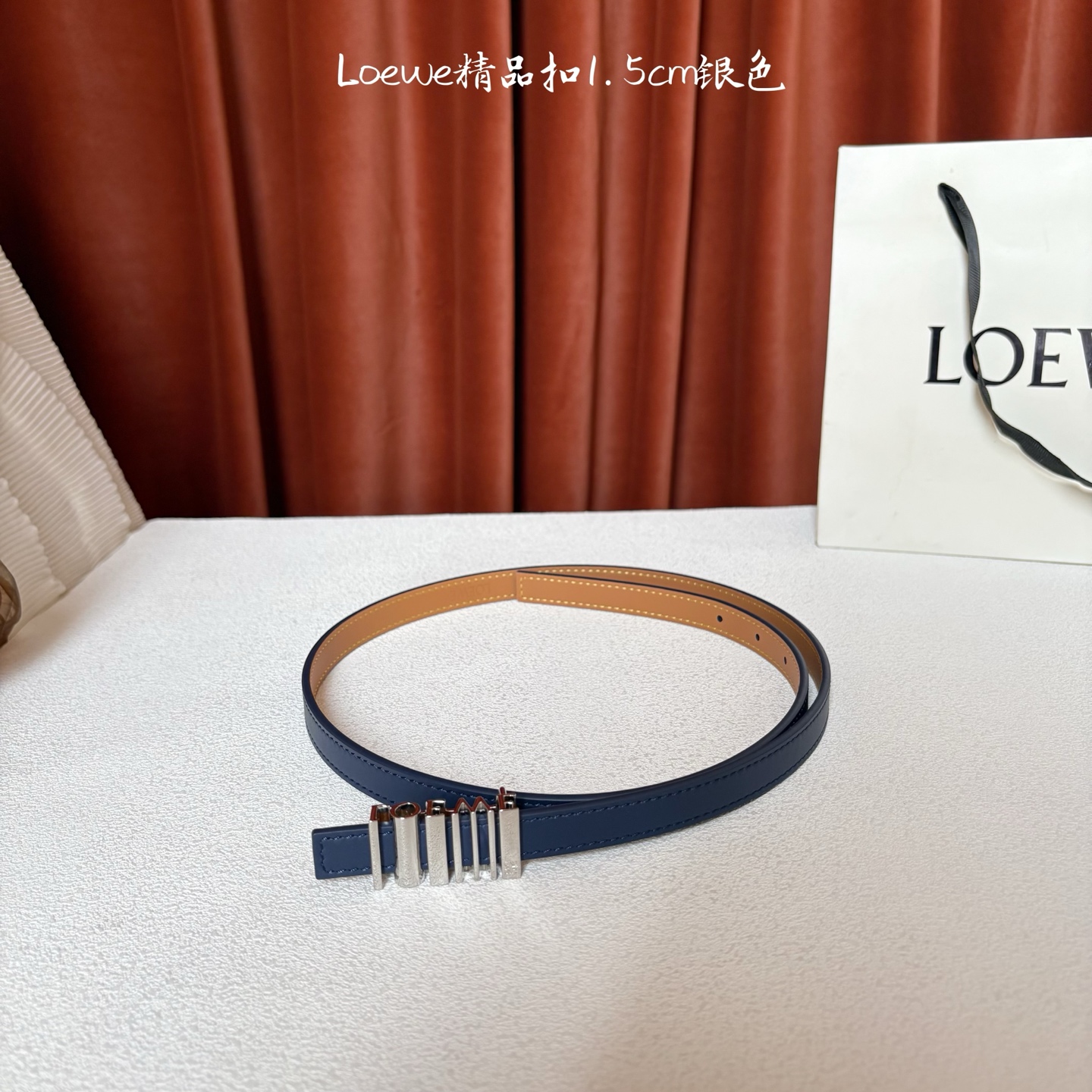 Loewe经典牛皮革腰带，亮面LOEWE几何腰带扣。宽1.5cm，ZP开发，细节精致。罗意威这款皮带旁人