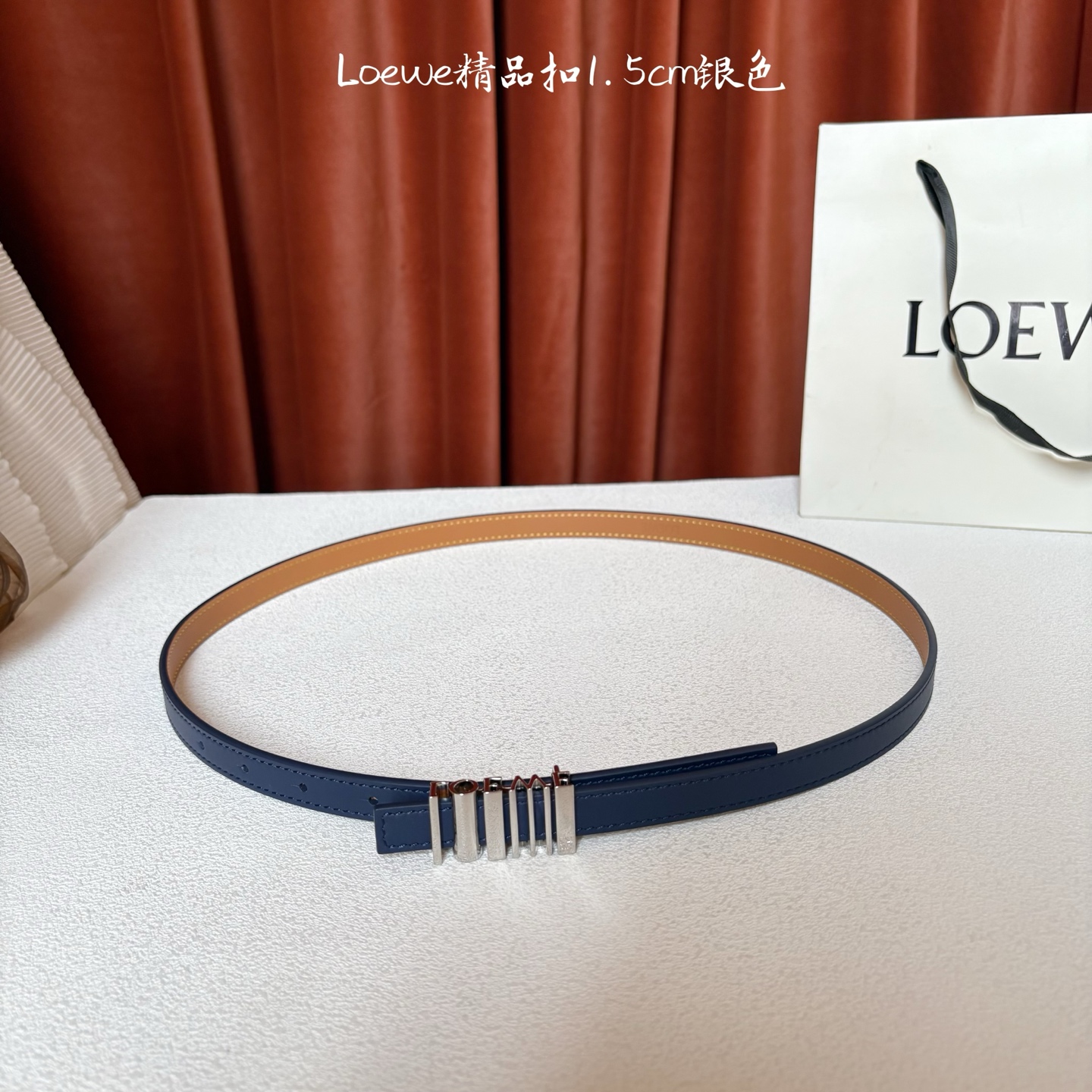 Loewe经典牛皮革腰带，亮面LOEWE几何腰带扣。宽1.5cm，ZP开发，细节精致。罗意威这款皮带旁人