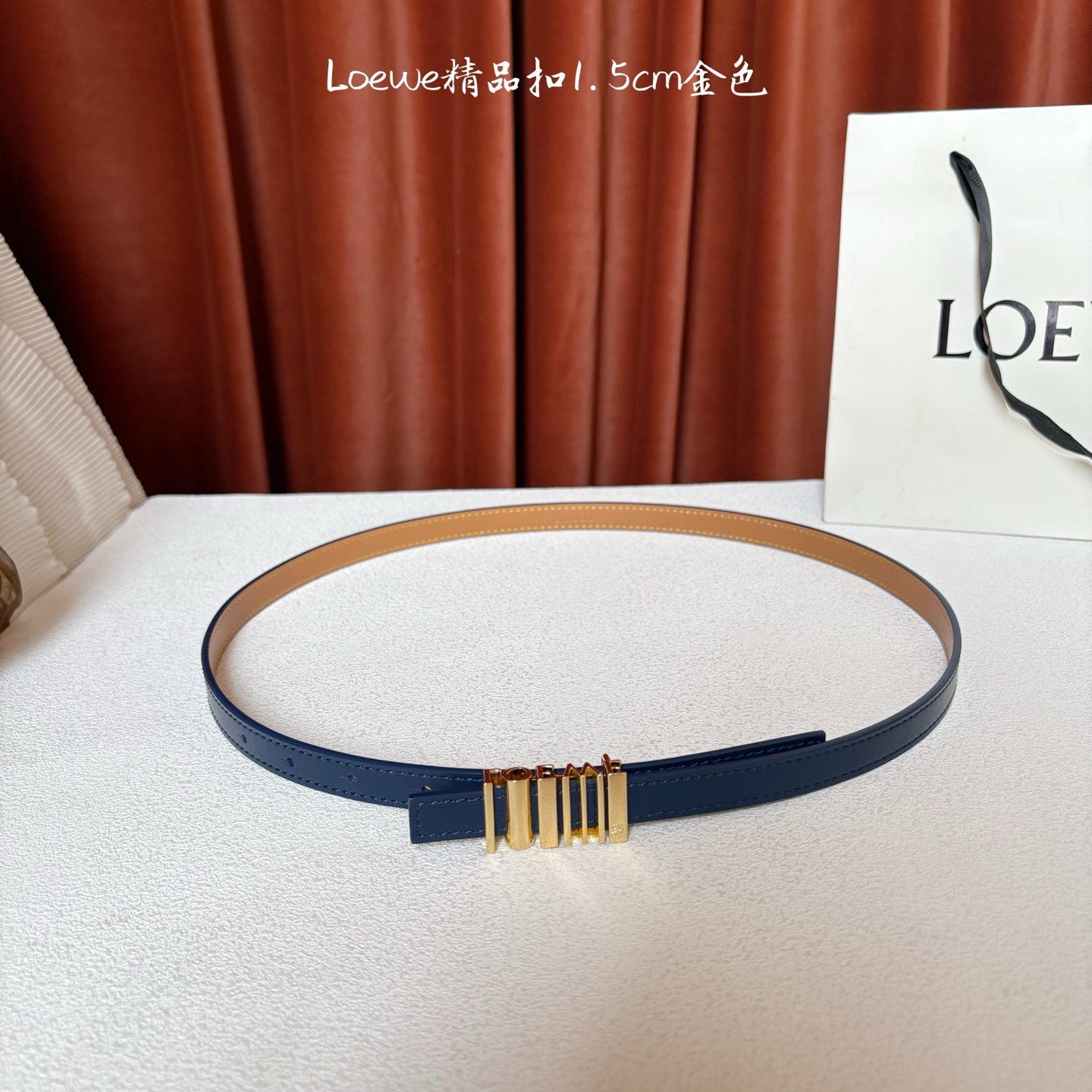 Loewe经典牛皮革腰带，亮面LOEWE几何腰带扣。宽1.5cm，ZP开发，细节精致。罗意威这款皮带旁人