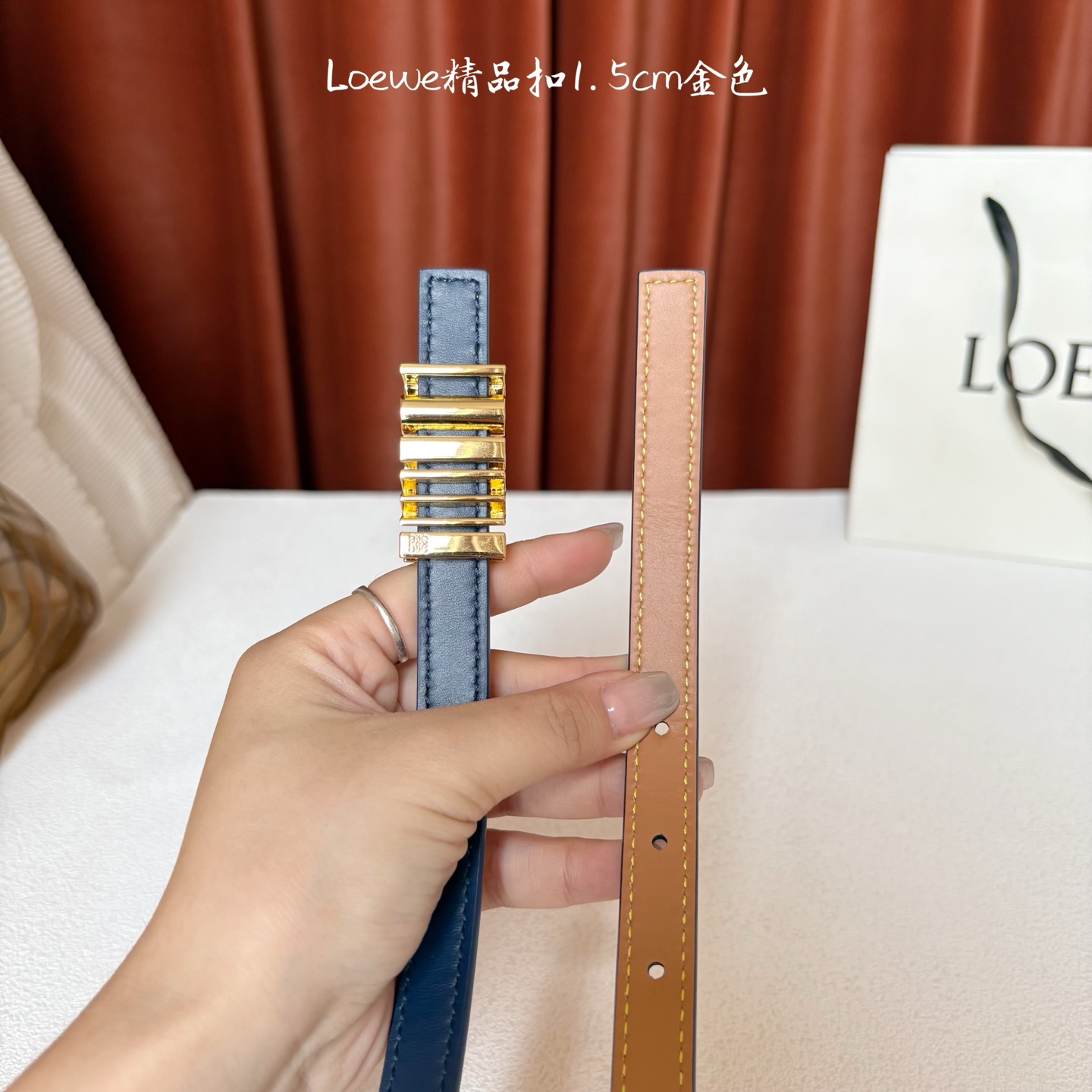 Loewe经典牛皮革腰带，亮面LOEWE几何腰带扣。宽1.5cm，ZP开发，细节精致。罗意威这款皮带旁人