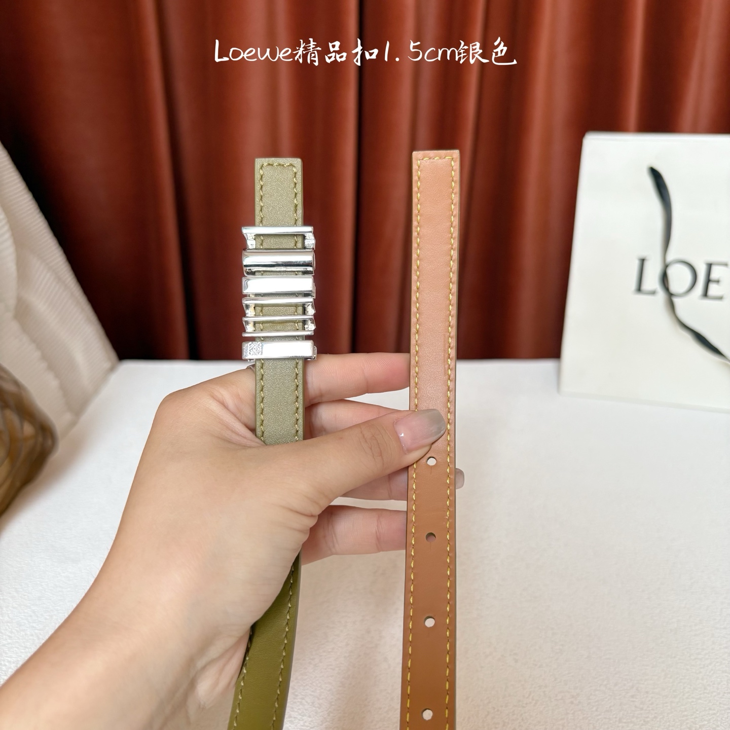 Loewe经典牛皮革腰带，亮面LOEWE几何腰带扣。宽1.5cm，ZP开发，细节精致。罗意威这款皮带旁人