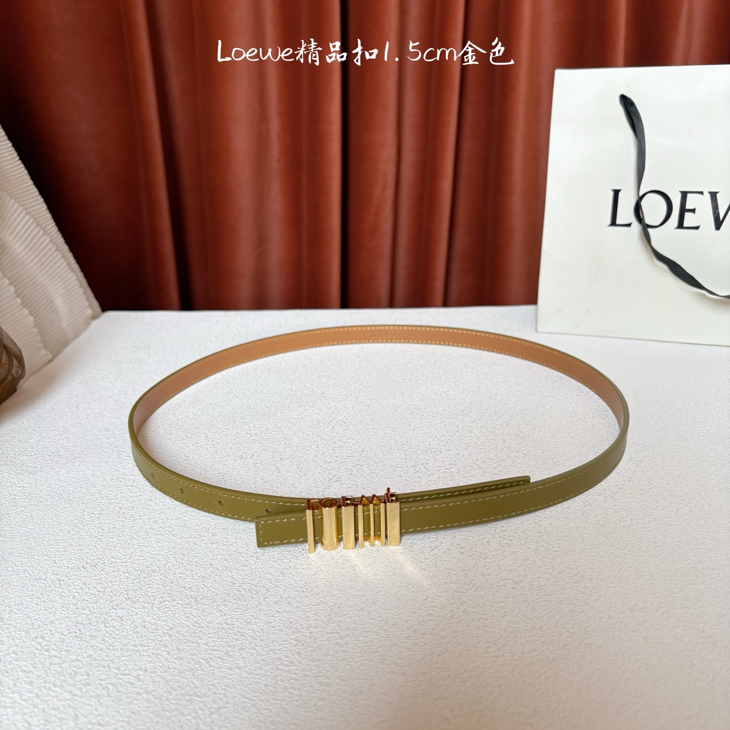 Loewe经典牛皮革腰带，亮面LOEWE几何腰带扣。宽1.5cm，ZP开发，细节精致。罗意威这款皮带旁人