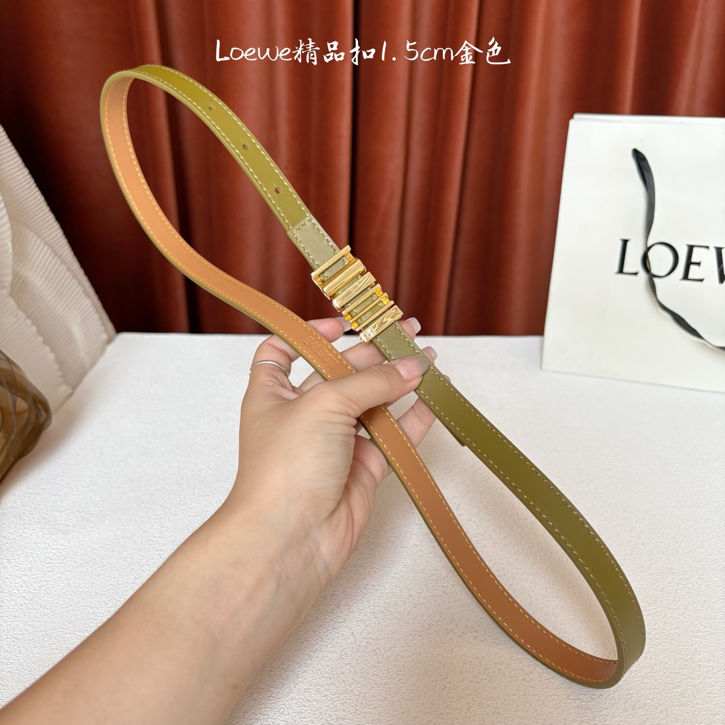 Loewe经典牛皮革腰带，亮面LOEWE几何腰带扣。宽1.5cm，ZP开发，细节精致。罗意威这款皮带旁人