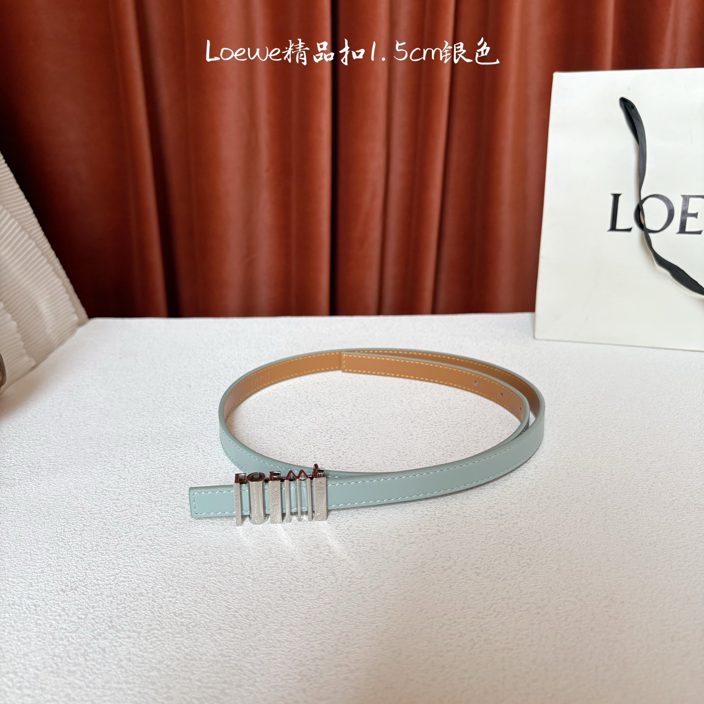 Loewe经典牛皮革腰带，亮面LOEWE几何腰带扣。宽1.5cm，ZP开发，细节精致。罗意威这款皮带旁人