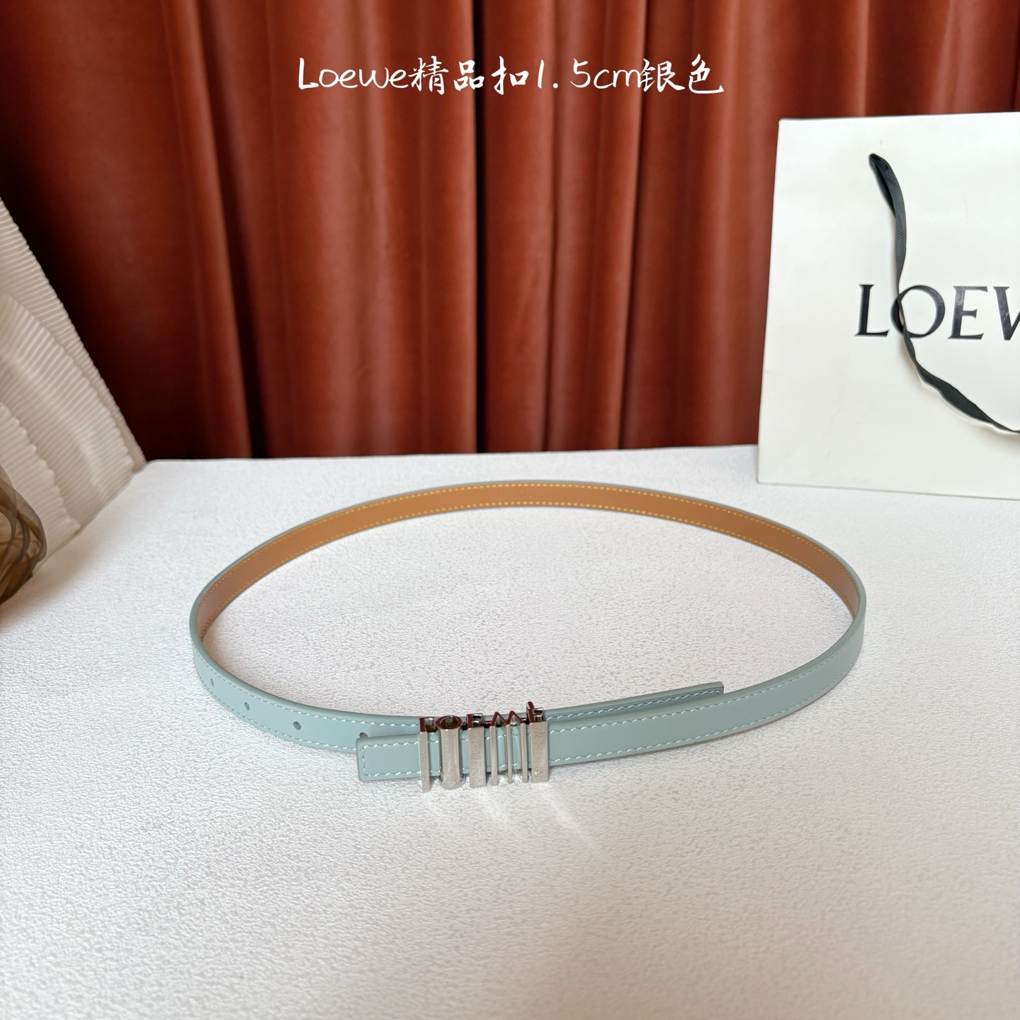 Loewe经典牛皮革腰带，亮面LOEWE几何腰带扣。宽1.5cm，ZP开发，细节精致。罗意威这款皮带旁人