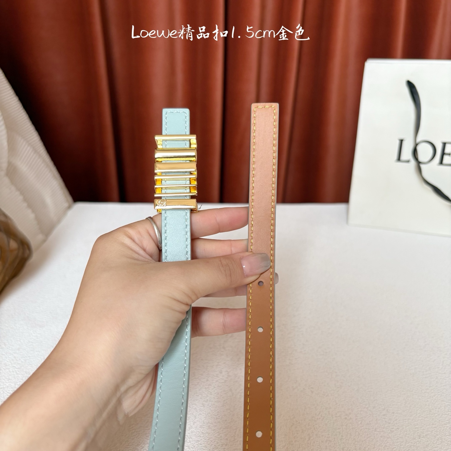 Loewe经典牛皮革腰带，亮面LOEWE几何腰带扣。宽1.5cm，ZP开发，细节精致。罗意威这款皮带旁人