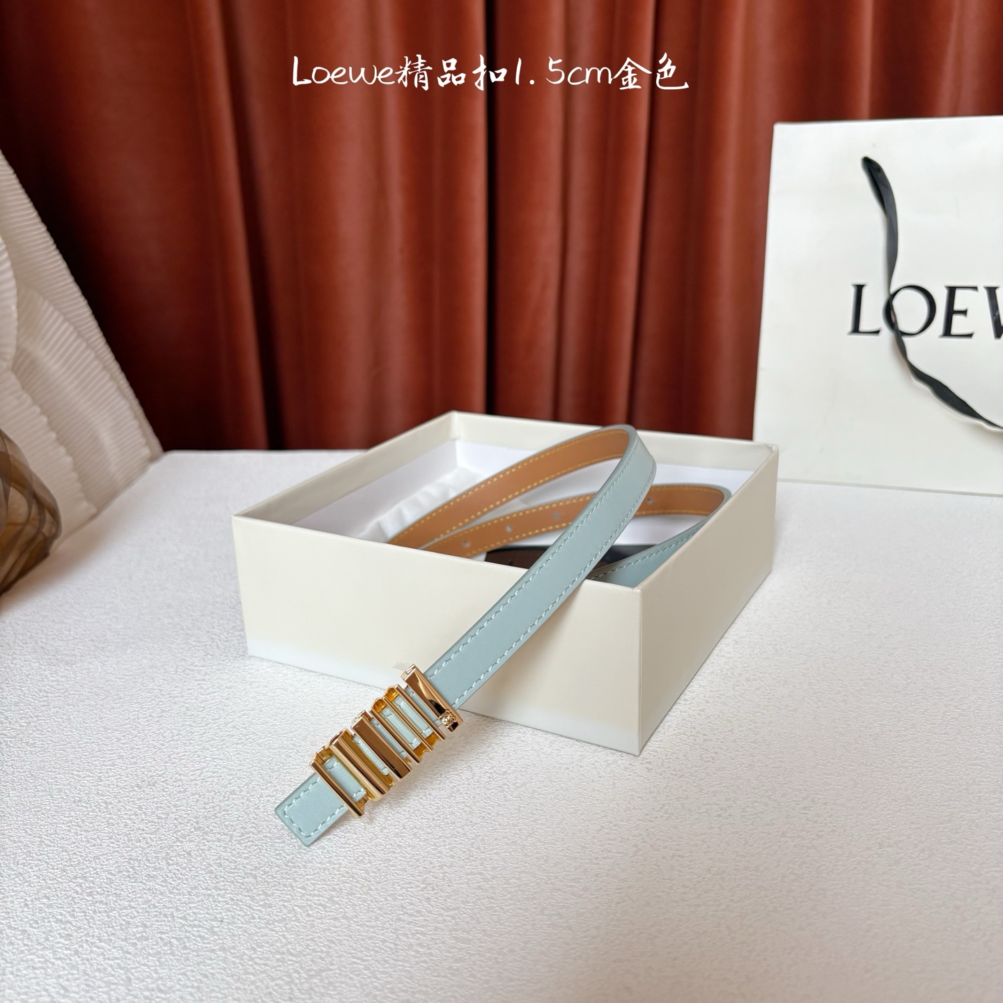 Loewe经典牛皮革腰带，亮面LOEWE几何腰带扣。宽1.5cm，ZP开发，细节精致。罗意威这款皮带旁人