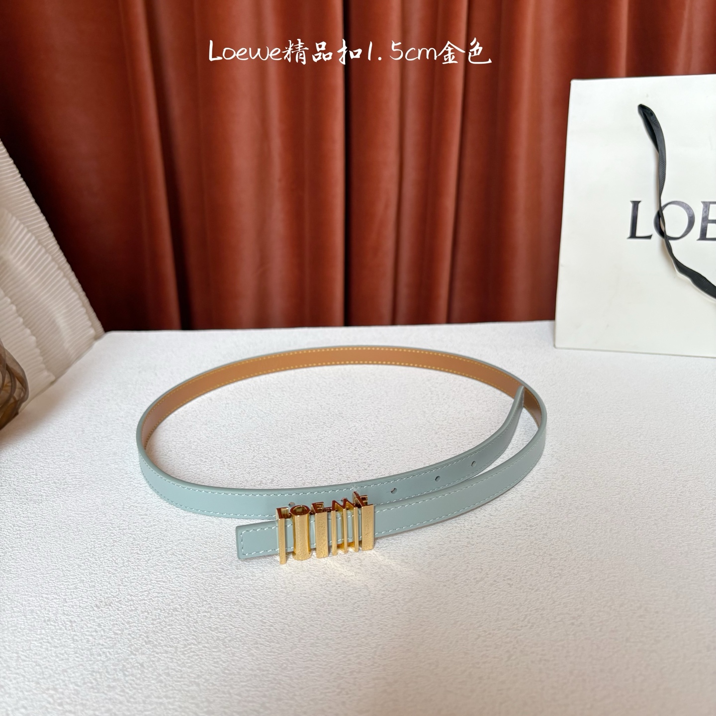 Loewe经典牛皮革腰带，亮面LOEWE几何腰带扣。宽1.5cm，ZP开发，细节精致。罗意威这款皮带旁人