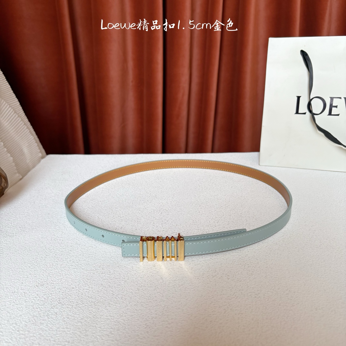 Loewe经典牛皮革腰带，亮面LOEWE几何腰带扣。宽1.5cm，ZP开发，细节精致。罗意威这款皮带旁人