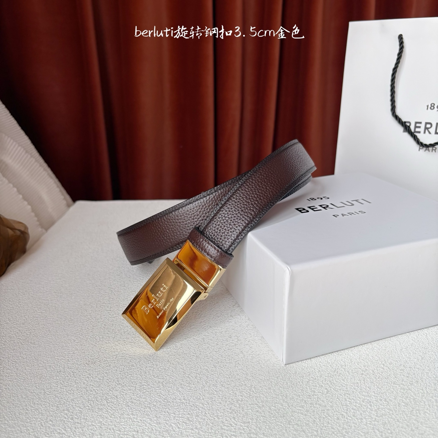 伯尔鲁帝 〖 Berluti 〗:采用意大利Venezia皮革和Patina古法染色工艺双面顶级头层小牛