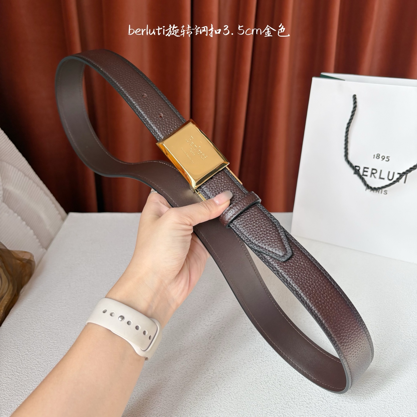 伯尔鲁帝 〖 Berluti 〗:采用意大利Venezia皮革和Patina古法染色工艺双面顶级头层小牛