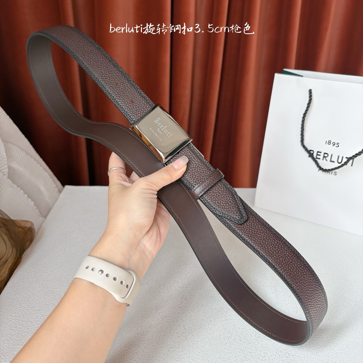 伯尔鲁帝 〖 Berluti 〗:采用意大利Venezia皮革和Patina古法染色工艺双面顶级头层小牛