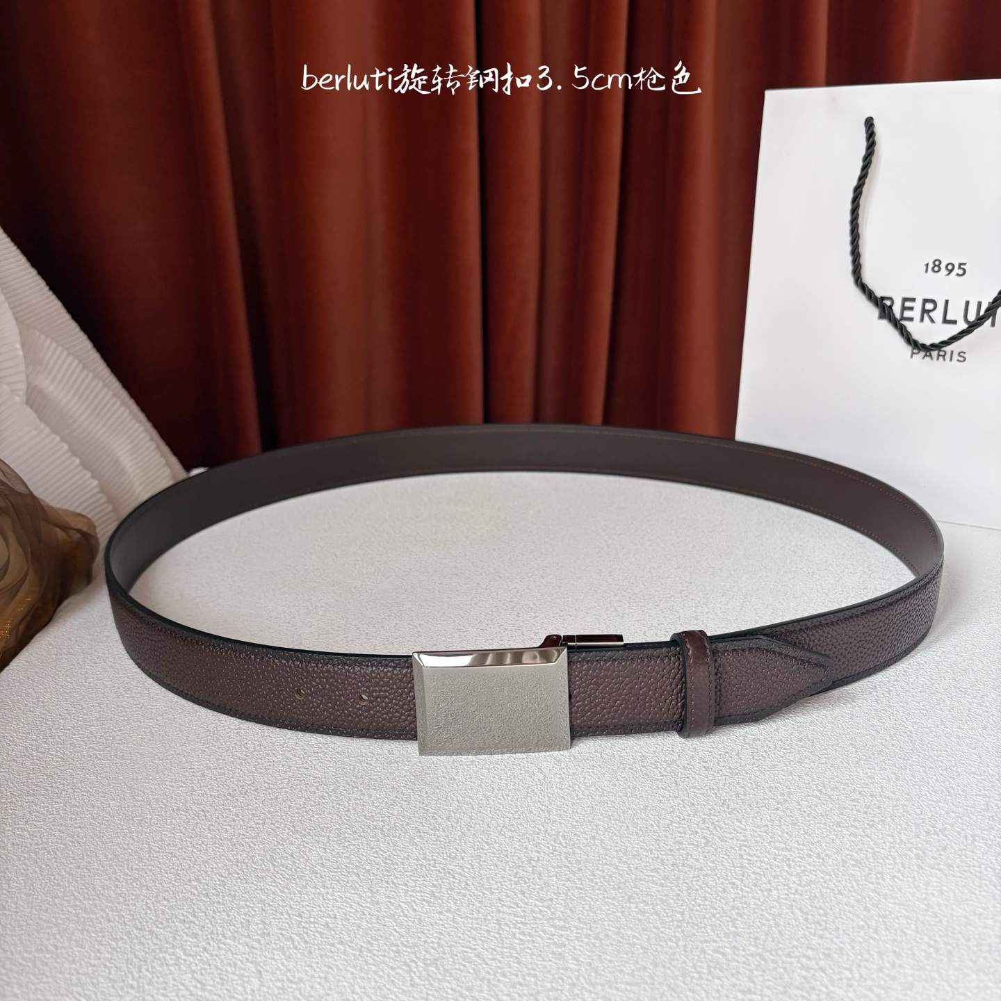 伯尔鲁帝 〖 Berluti 〗:采用意大利Venezia皮革和Patina古法染色工艺双面顶级头层小牛