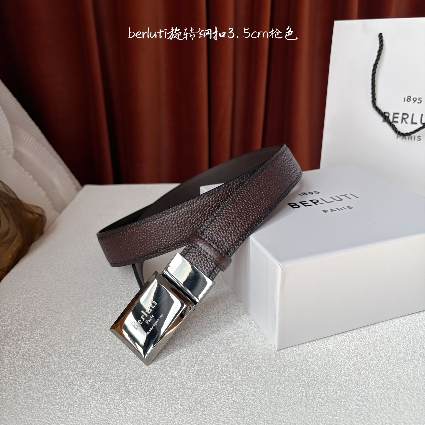 伯尔鲁帝 〖 Berluti 〗:采用意大利Venezia皮革和Patina古法染色工艺双面顶级头层小牛