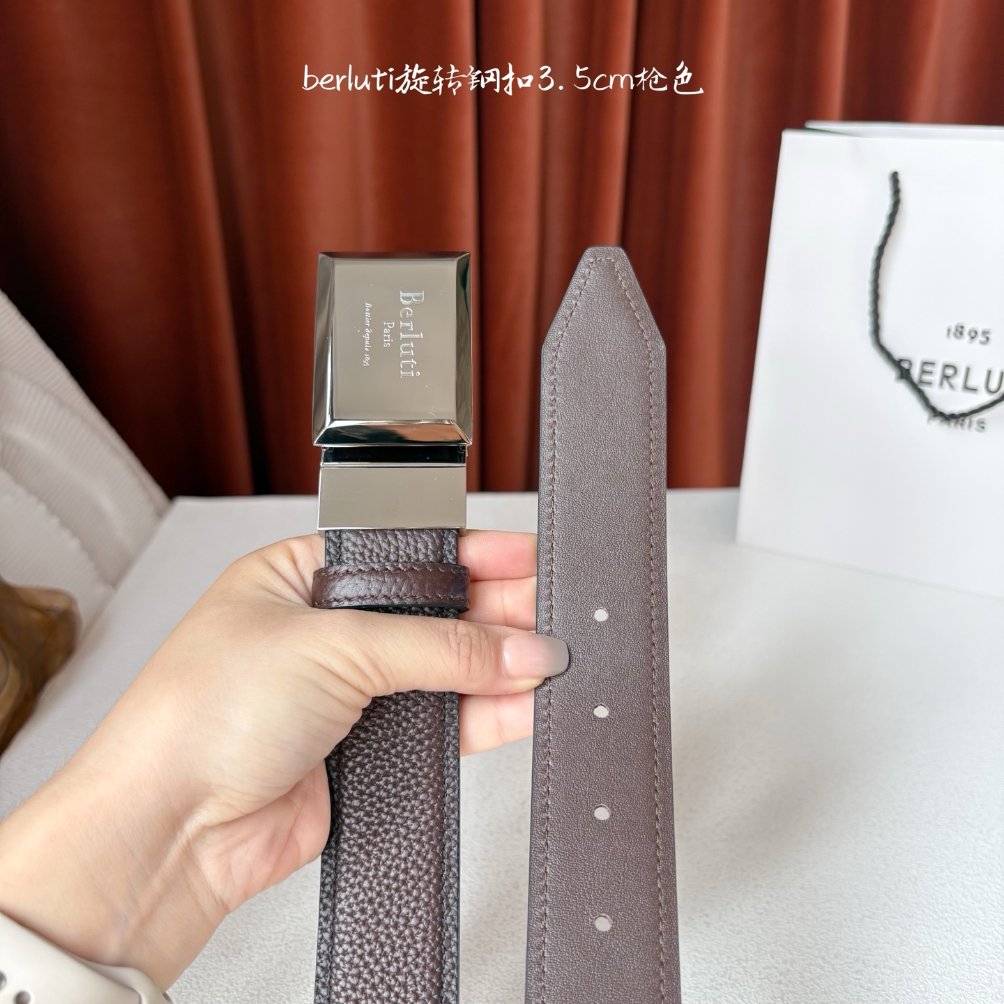 伯尔鲁帝 〖 Berluti 〗:采用意大利Venezia皮革和Patina古法染色工艺双面顶级头层小牛