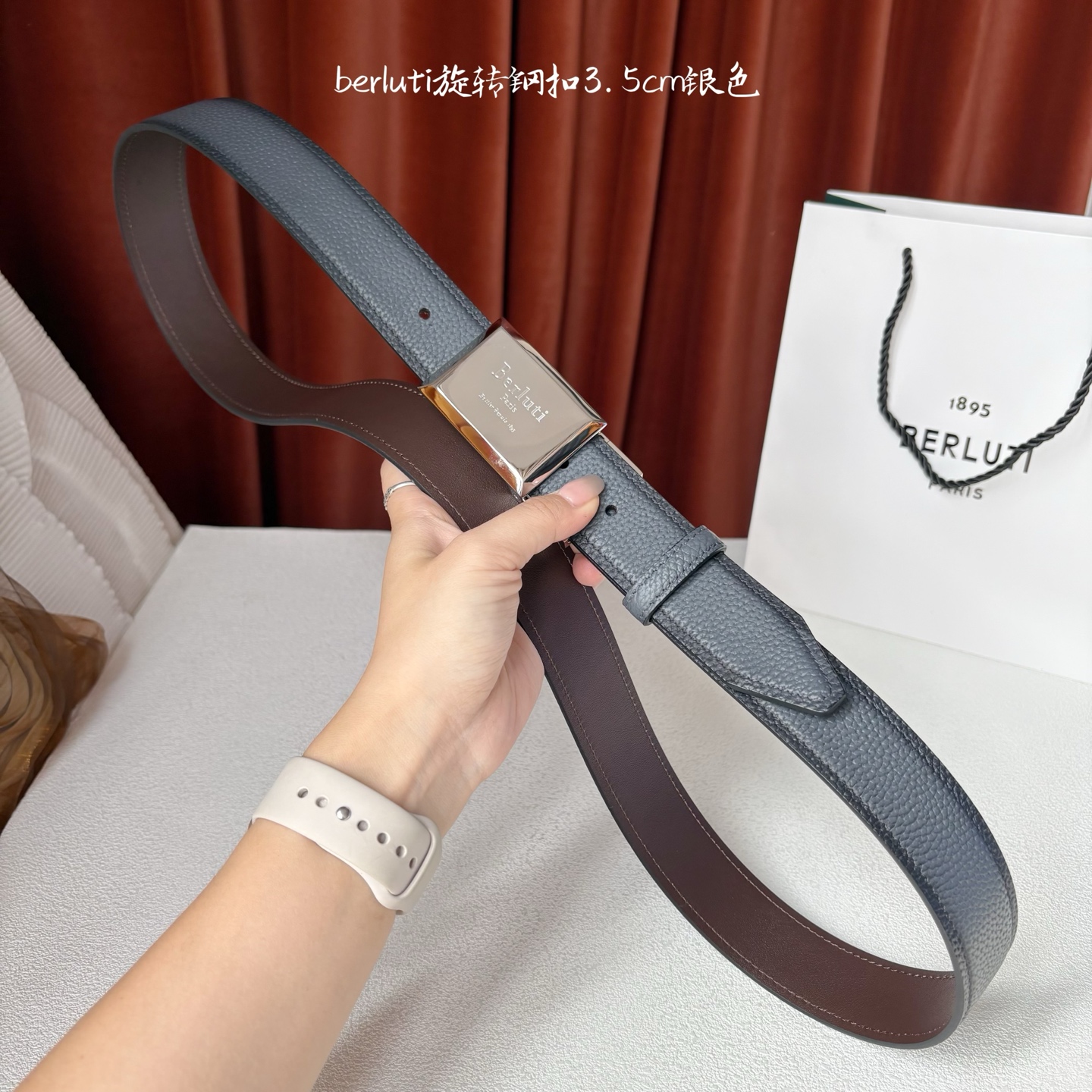 伯尔鲁帝 〖 Berluti 〗:采用意大利Venezia皮革和Patina古法染色工艺双面顶级头层小牛