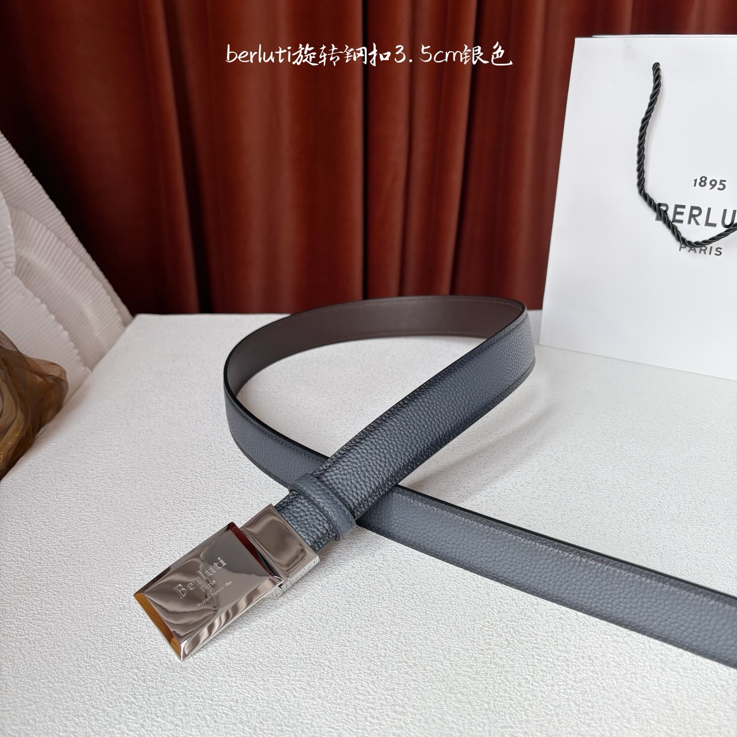 伯尔鲁帝 〖 Berluti 〗:采用意大利Venezia皮革和Patina古法染色工艺双面顶级头层小牛