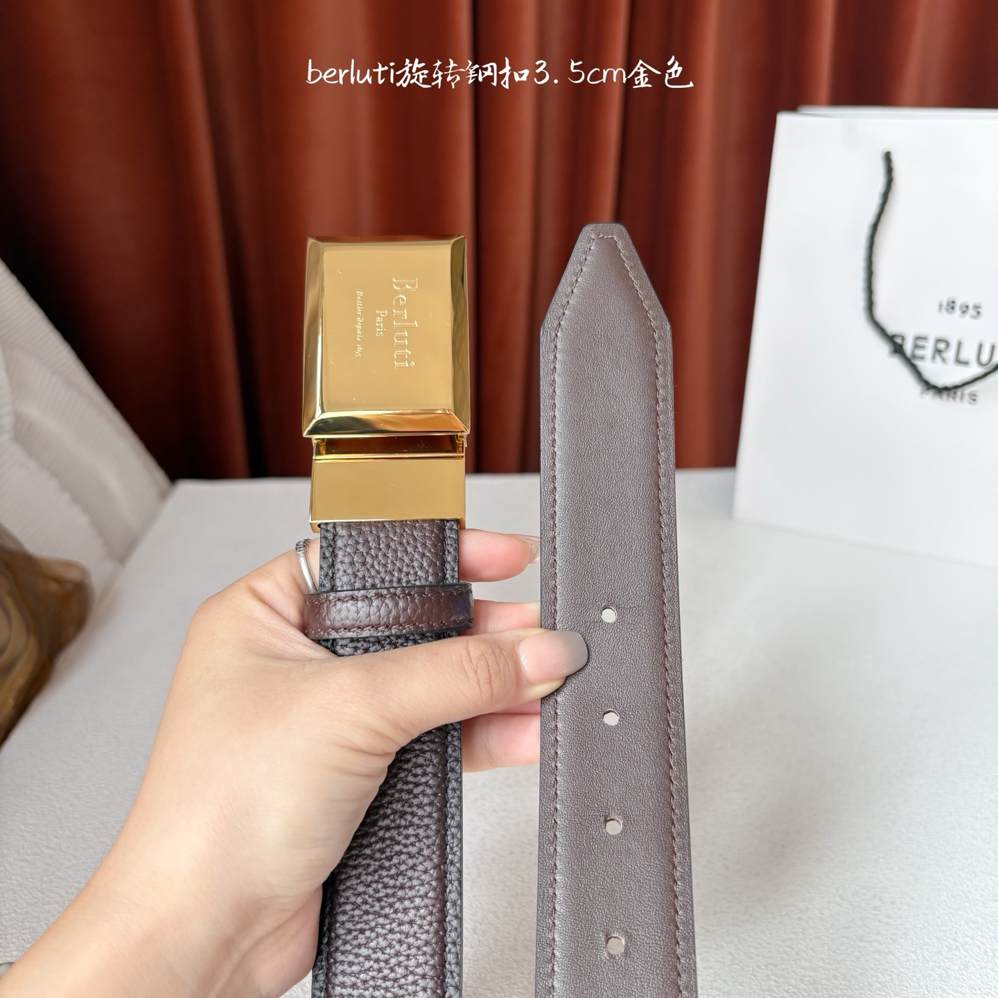 伯尔鲁帝 〖 Berluti 〗:采用意大利Venezia皮革和Patina古法染色工艺双面顶级头层小牛