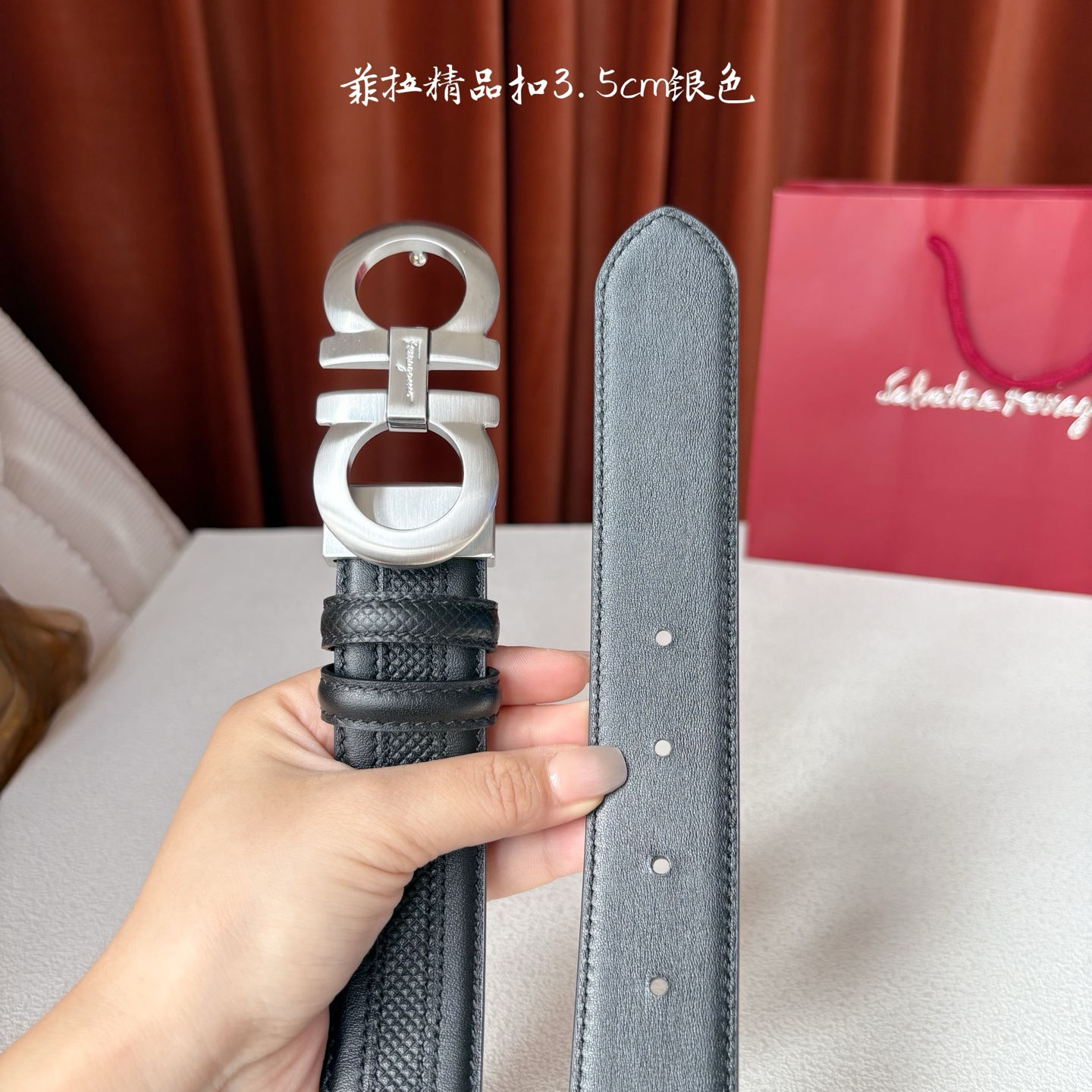 菲拉格慕男款进口小牛皮，手感细腻柔软。搭配纯铜精品扣，男士必备！宽度：3.5cm