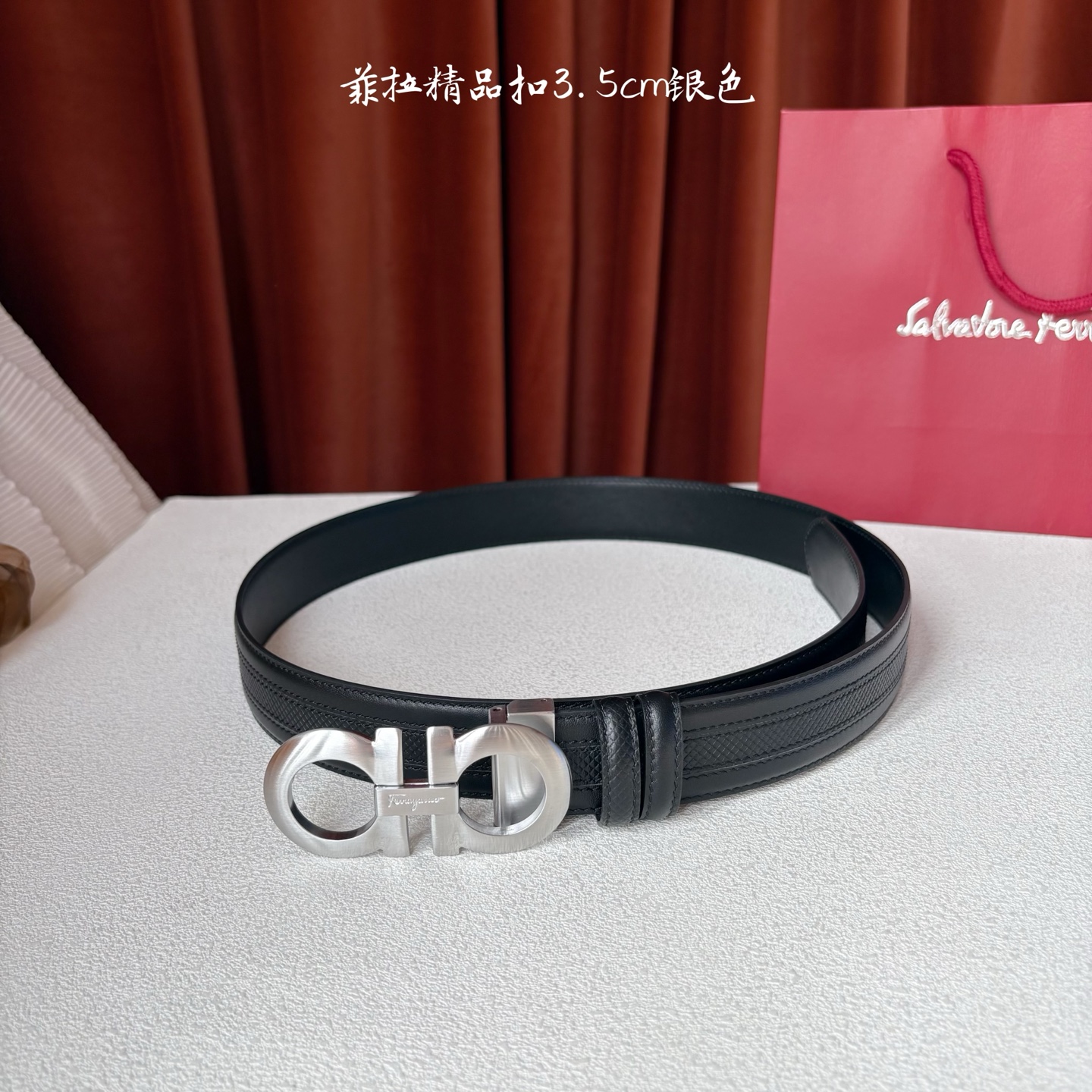 菲拉格慕男款进口小牛皮，手感细腻柔软。搭配纯铜精品扣，男士必备！宽度：3.5cm