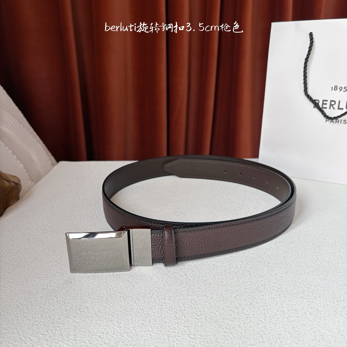 伯尔鲁帝 〖 Berluti 〗:采用意大利Venezia皮革和Patina古法染色工艺双面顶级头层小牛