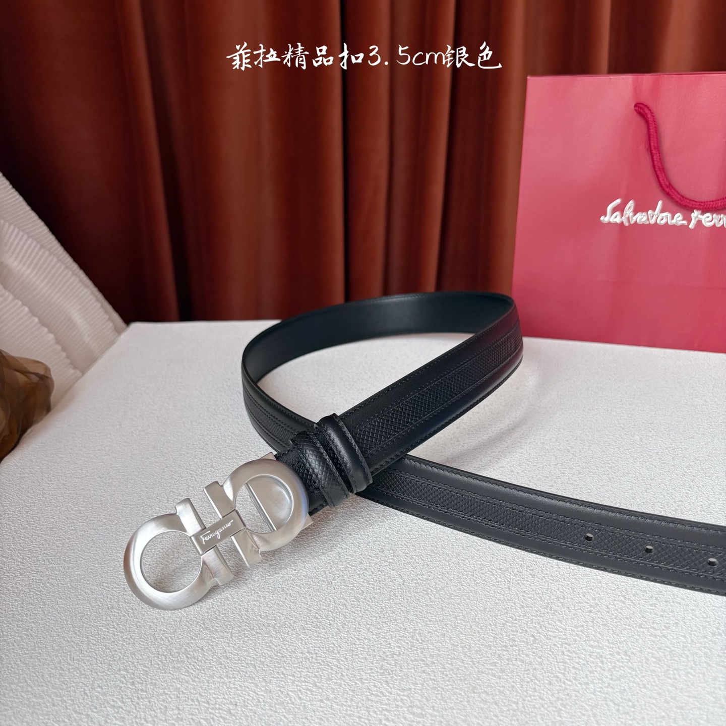 菲拉格慕男款进口小牛皮，手感细腻柔软。搭配纯铜精品扣，男士必备！宽度：3.5cm