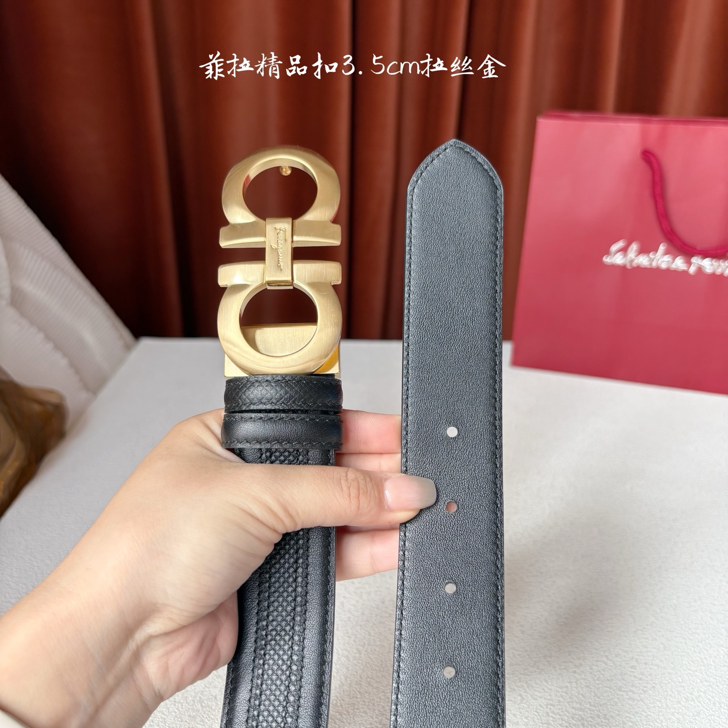 菲拉格慕男款进口小牛皮，手感细腻柔软。搭配纯铜精品扣，男士必备！宽度：3.5cm