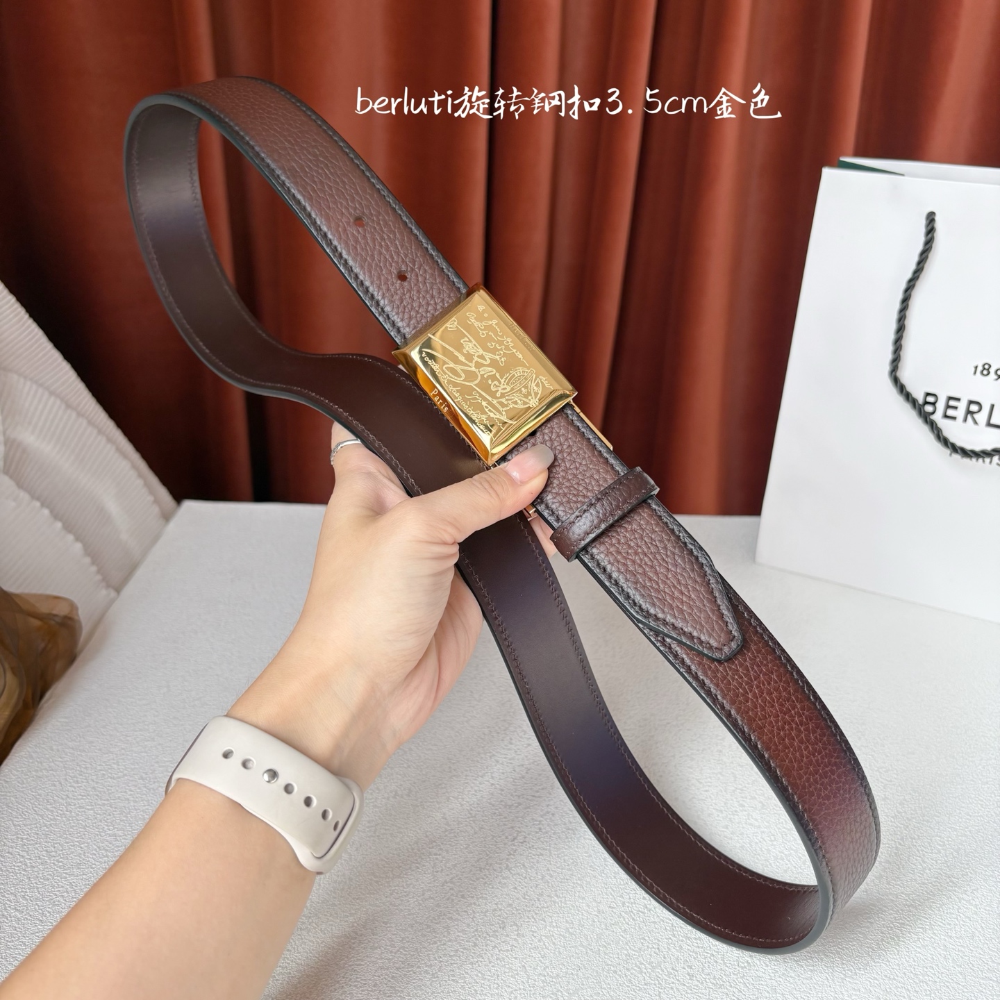 伯尔鲁帝 〖 Berluti 〗:采用意大利Venezia皮革和Patina古法染色工艺双面顶级头层小牛