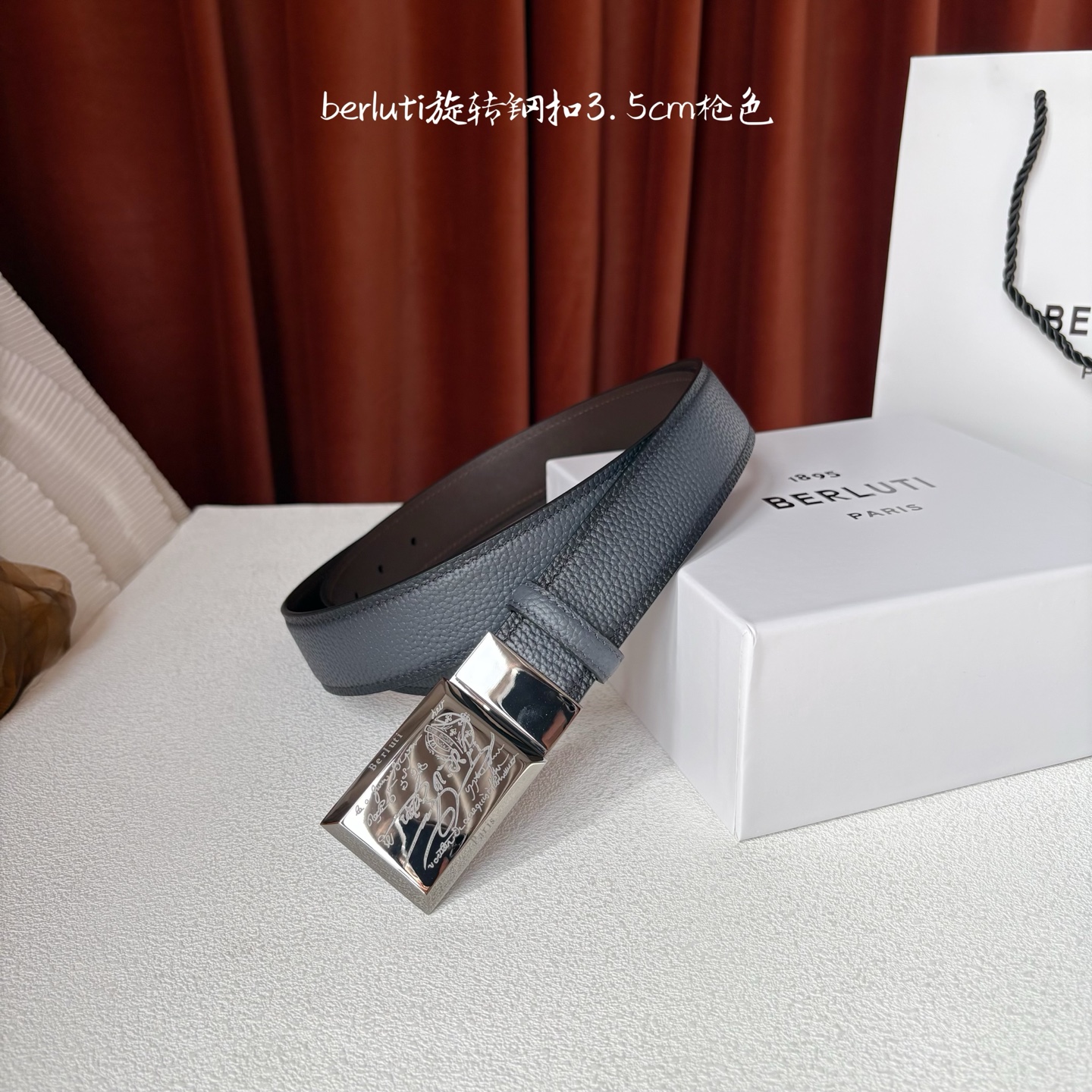 伯尔鲁帝 〖 Berluti 〗:采用意大利Venezia皮革和Patina古法染色工艺双面顶级头层小牛