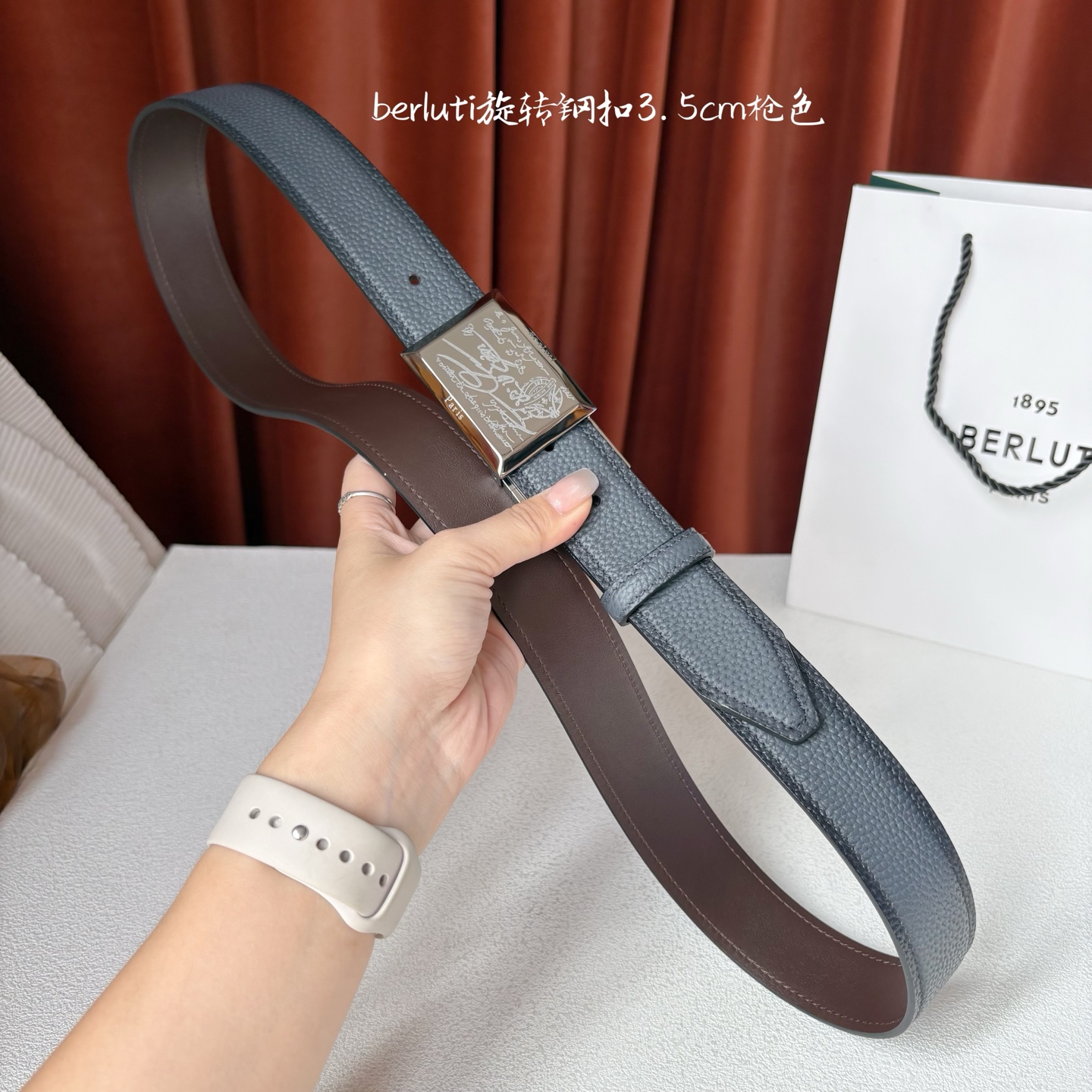 伯尔鲁帝 〖 Berluti 〗:采用意大利Venezia皮革和Patina古法染色工艺双面顶级头层小牛